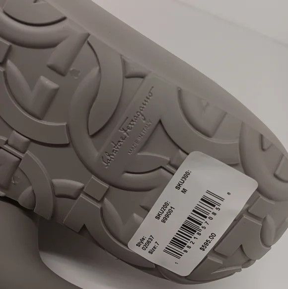 Salvatore Ferragamo Ferragamo Men's Gancini Detail Light Grey Rain Boots - Sz 7 Size US 7 / EU 40 - 13 Thumbnail