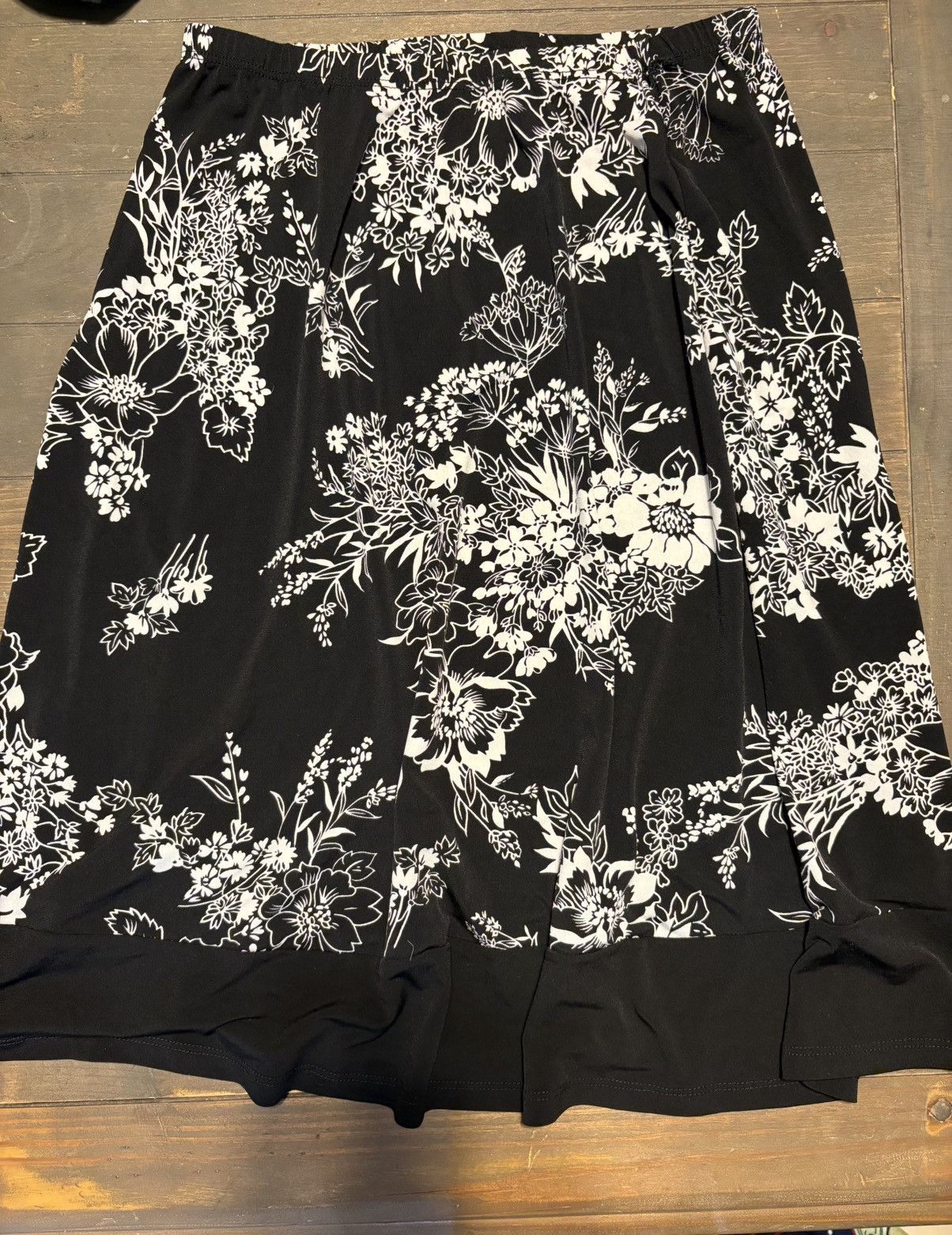 Vintage Black Floral A-Line Skirt Size 28" / US 6 / IT 42 - 1 Thumbnail