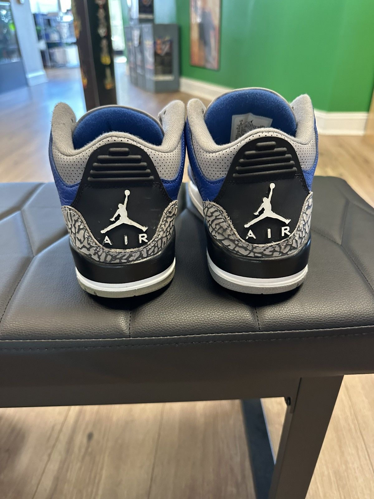 Nike Jordan 3 Retro Varsity Size US 8 / EU 41 - 2 Thumbnail