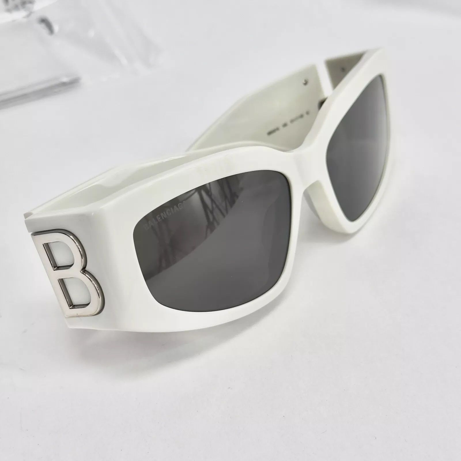 Balenciaga BALENCIAGA BOSSY Cat 0321 White Fashion Sunglass BB0321S 005 Size ONE SIZE - 4 Thumbnail