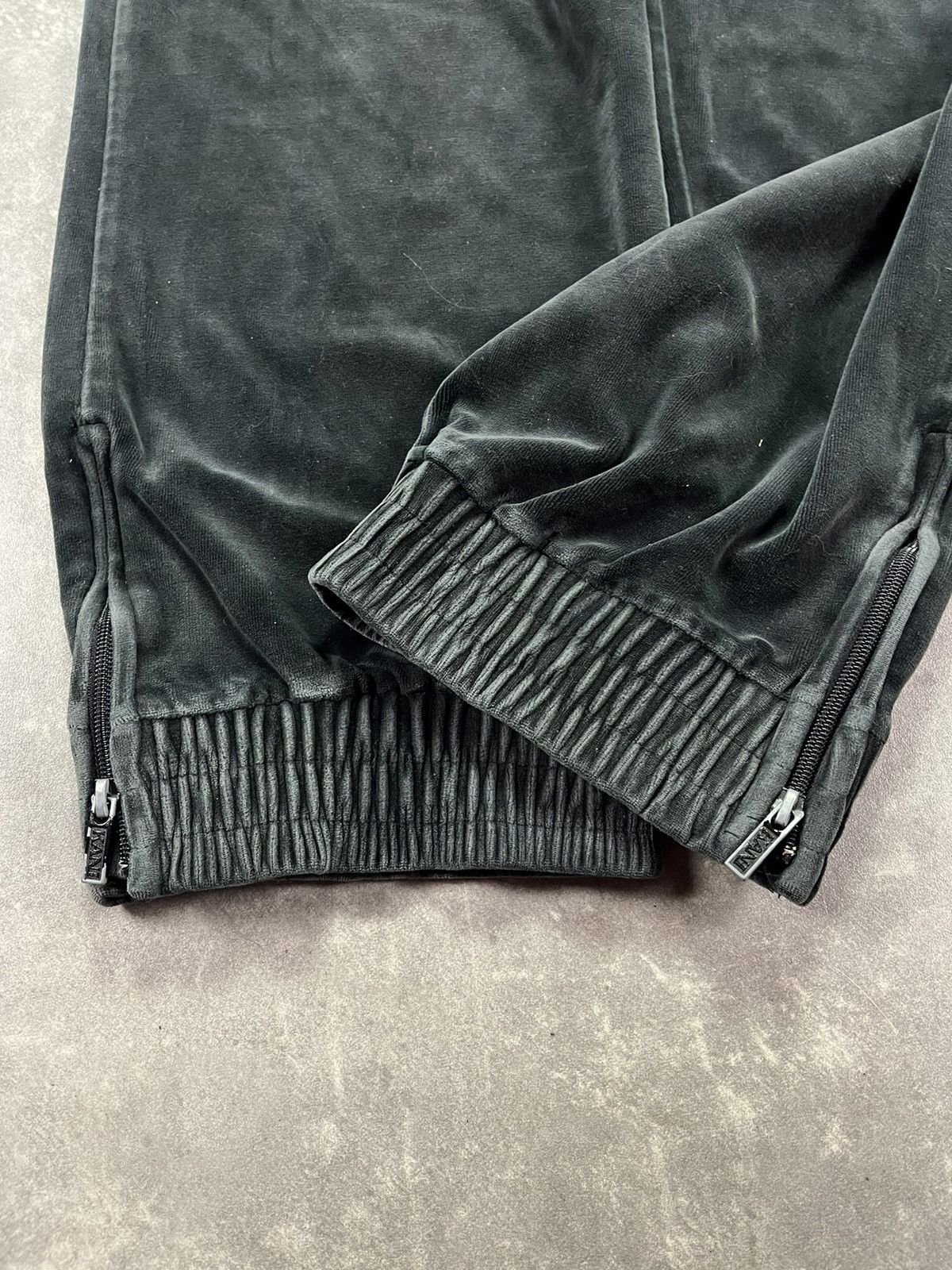 Karl Kani Karl Kani Faces Velour Vintage Baggy Sweatpants XL Size US 38 / EU 54 - 6 Thumbnail