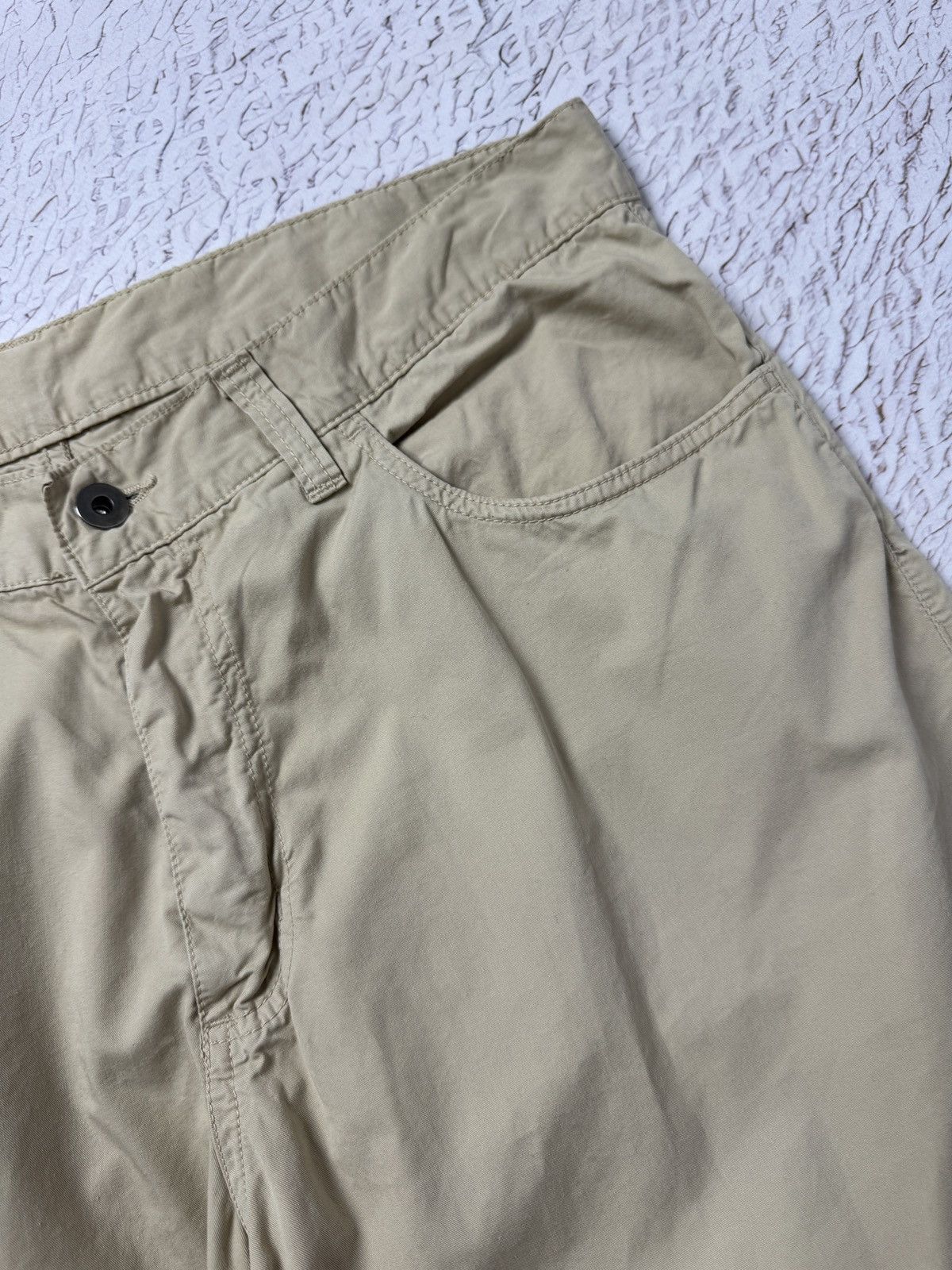 Yves Saint Laurent Yves Saint Laurent vintage beige pocket logo chino pants Size US 36 / EU 52 - 9 Thumbnail