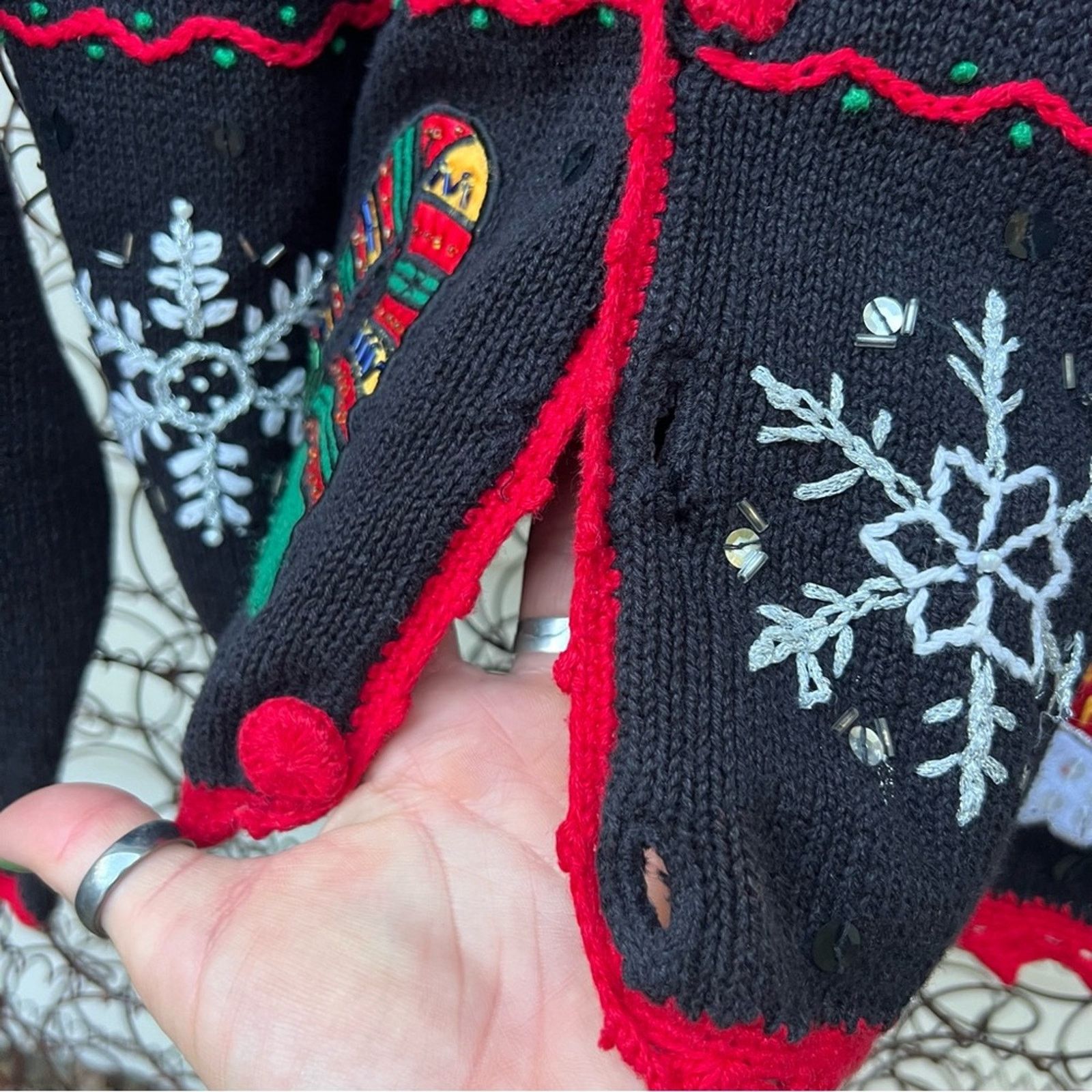 Vintage 90s Ugly Christmas Embroidery Patch Sampler Cardigan Sweater Size L / US 10 / IT 46 - 2 Thumbnail