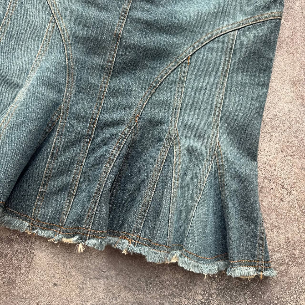 Blumarine Miss Blumarine Y2K Vintage Washed Denim Pleated Skirt Size 28" / US 6 / IT 42 - 8 Thumbnail