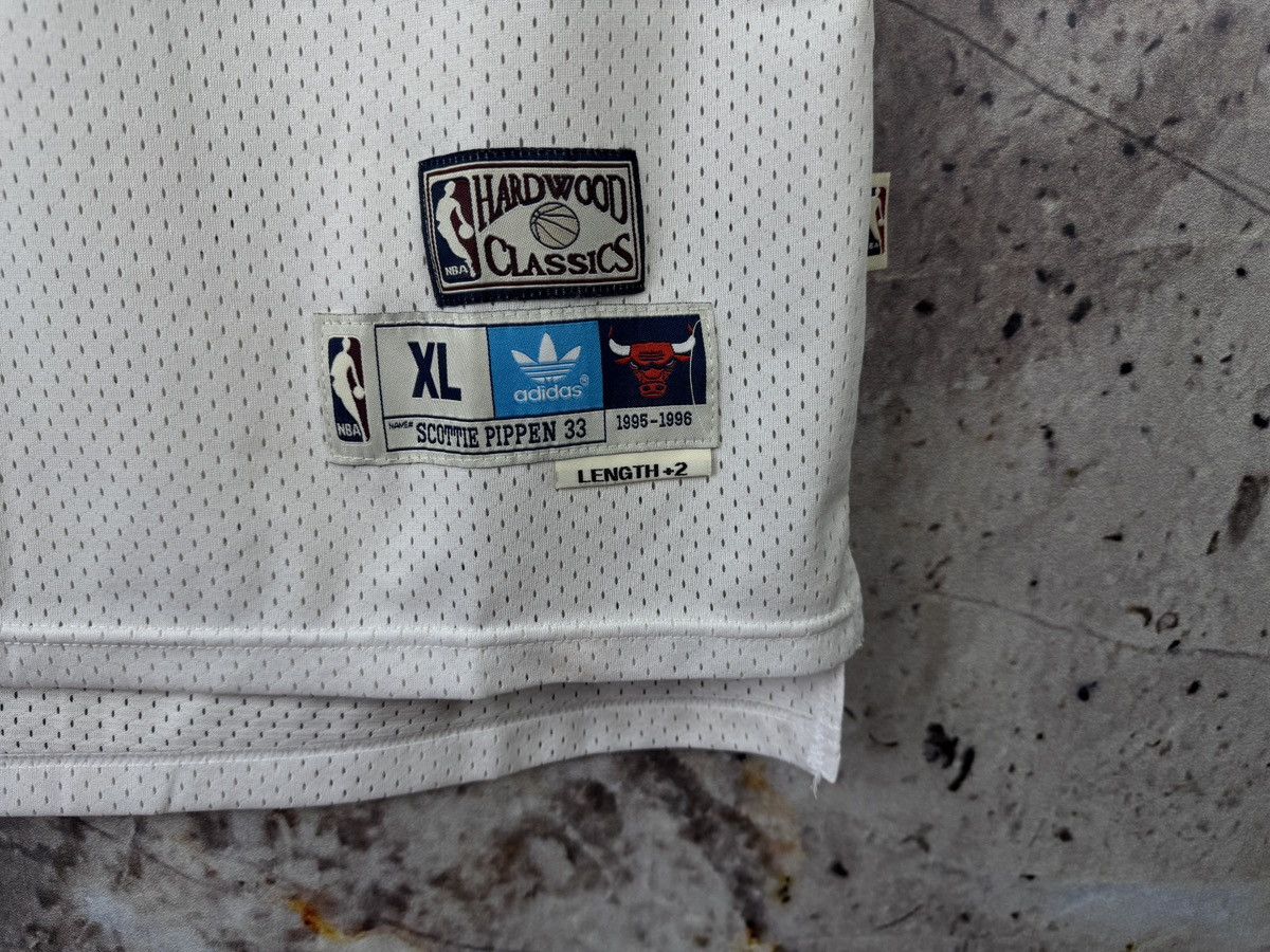 Adidas Adidas NBA Bulls Scottie Pippen #33 Jersey XL Vintage Size US XL / EU 56 / 4 - 5 Thumbnail