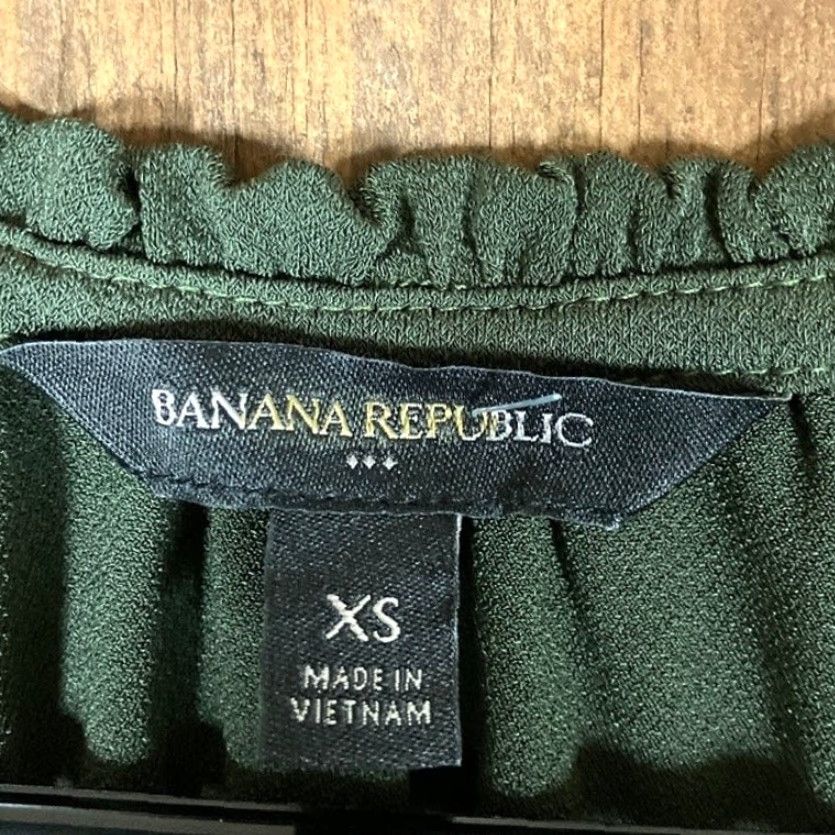 Banana Republic Banana Republic Blouse Womens V Neck Short Sleeve Forest Green XS Stretch Size XS / US 0-2 / IT 36-38 - 4 Thumbnail