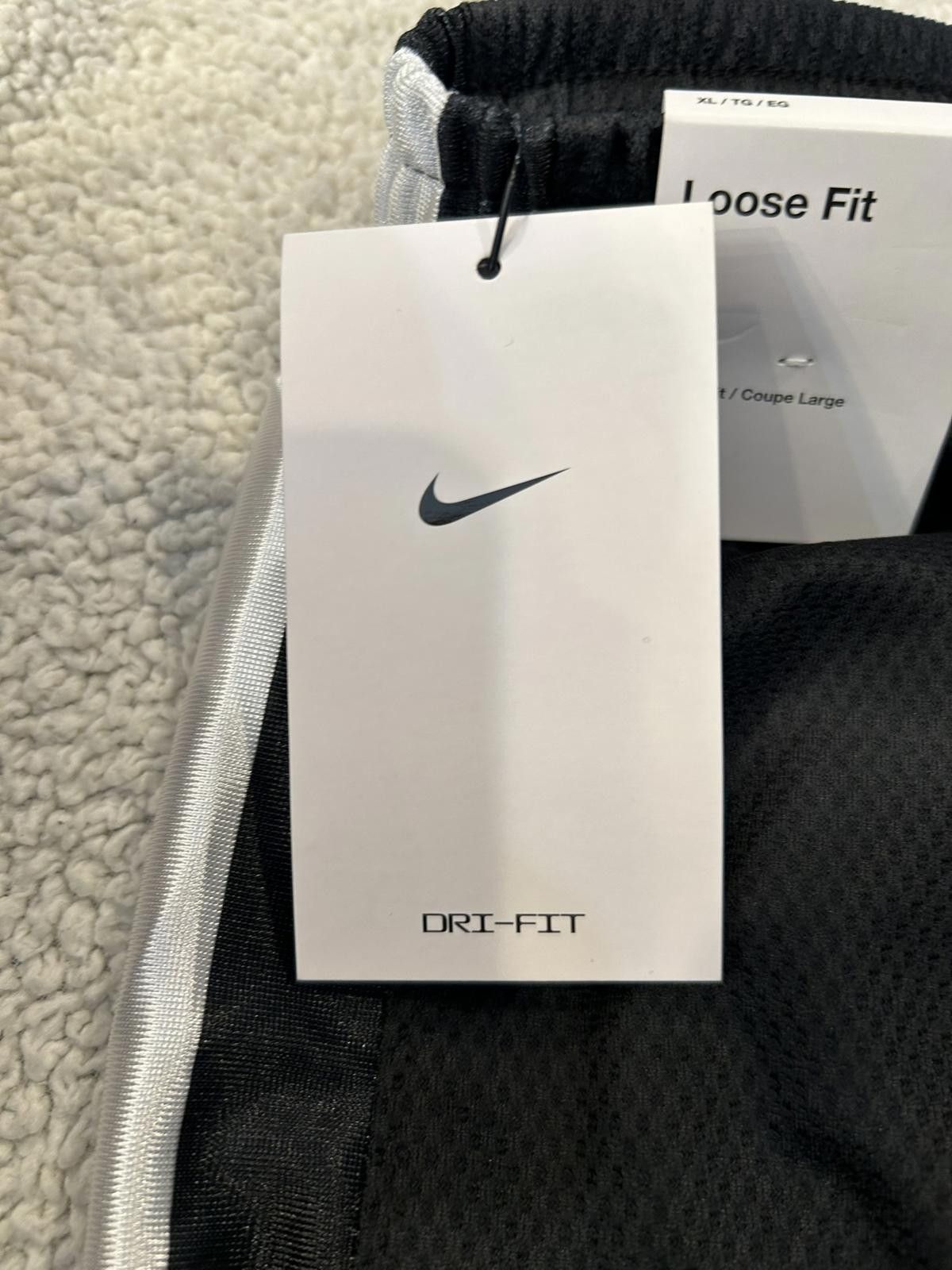Nike Nike Kids Loose Fit Basketball Shorts XL Black Size US 26 / EU 42 - 6 Thumbnail