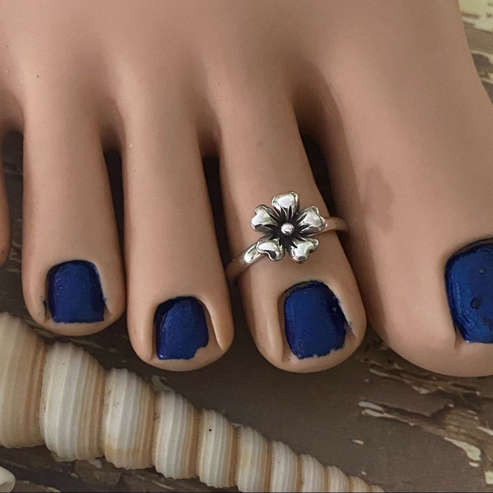 The Unbranded Brand Sterling Silver Flower Toe Ring Oxidized Size ONE SIZE - 2 Thumbnail