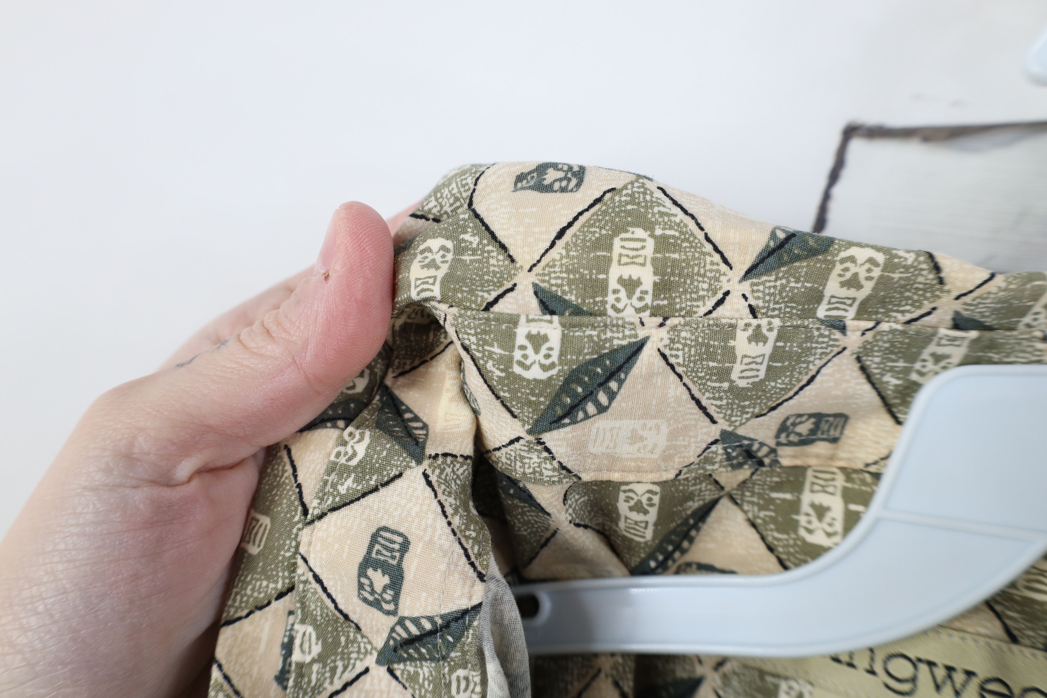 Vintage Vintage 90s Streetwear Geometric Tiki Mask Button Down Shirt Size US XL / EU 56 / 4 - 5 Thumbnail