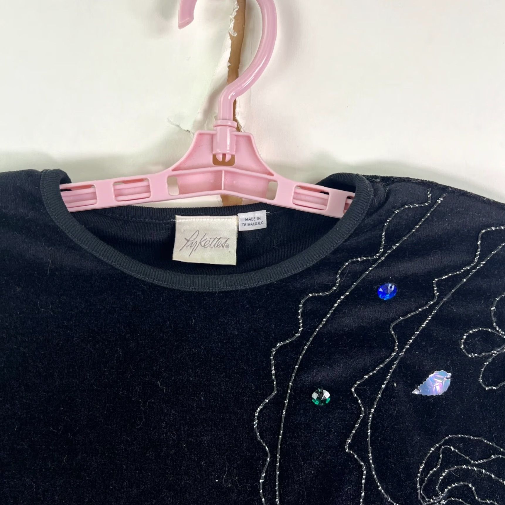 Velour VINTAGE Pykettes Velvet Geometric Jewel 3/4 Sleeve Round Neck Sweater Top Womens S Black Size S / US 4 / IT 40 - 3 Thumbnail