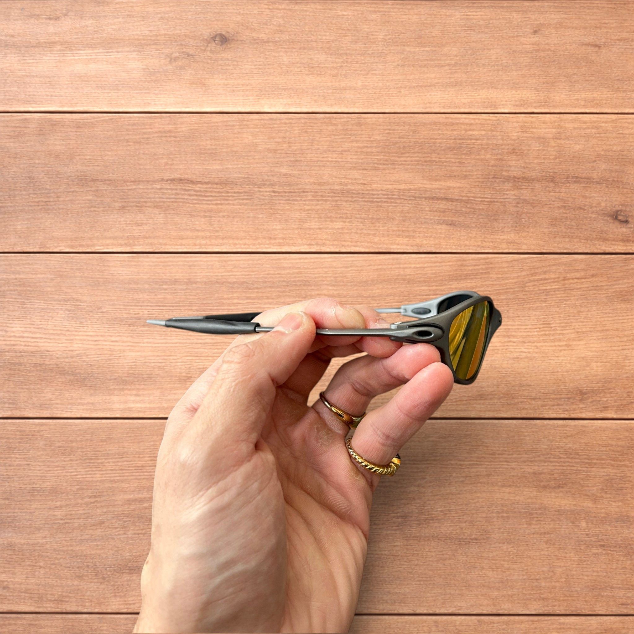 Japanese Brand Metal frame polarised sunglasses in black with red lens. Size ONE SIZE - 5 Thumbnail