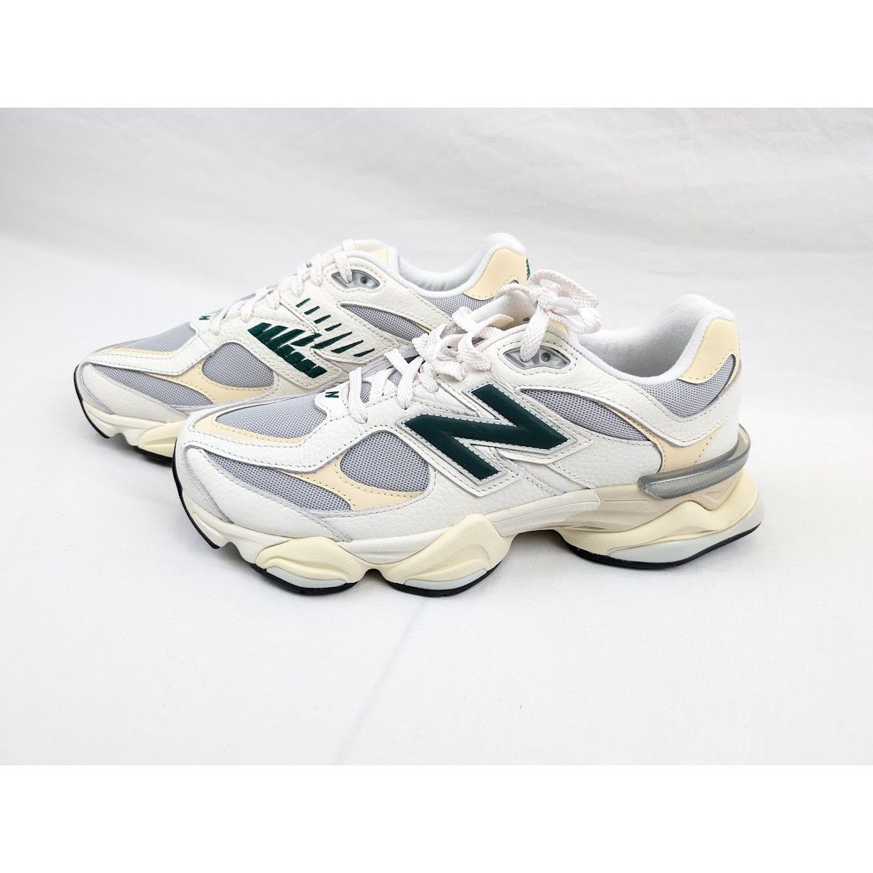 New Balance o1rshd1 Low-Top Sneakers in Off White Size US 10 / EU 43 - 17 Thumbnail