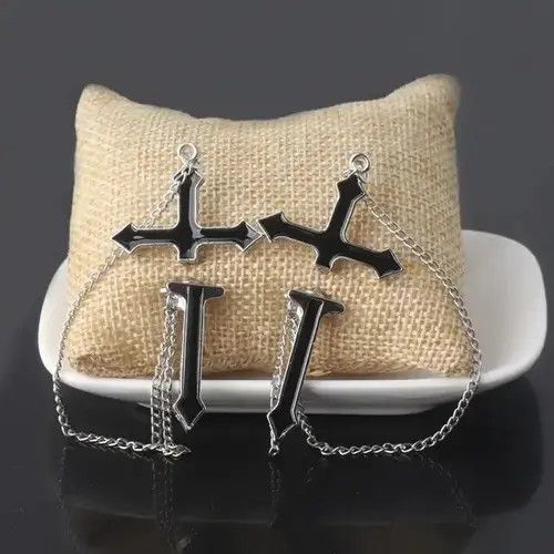 Japanese Brand Vintage Black Cross Earrings Long Chain Harajuku Unisex Size ONE SIZE - 1 Thumbnail