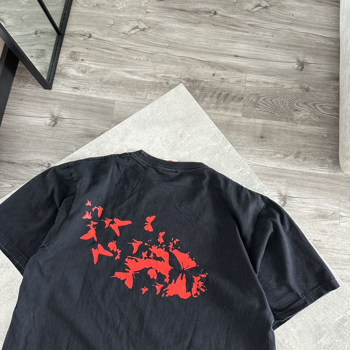 Japanese Brand Vintage 90s Girl Butterfly Suicide abstract tee Banksy y2k Size US L / EU 52-54 / 3 - 2 Thumbnail