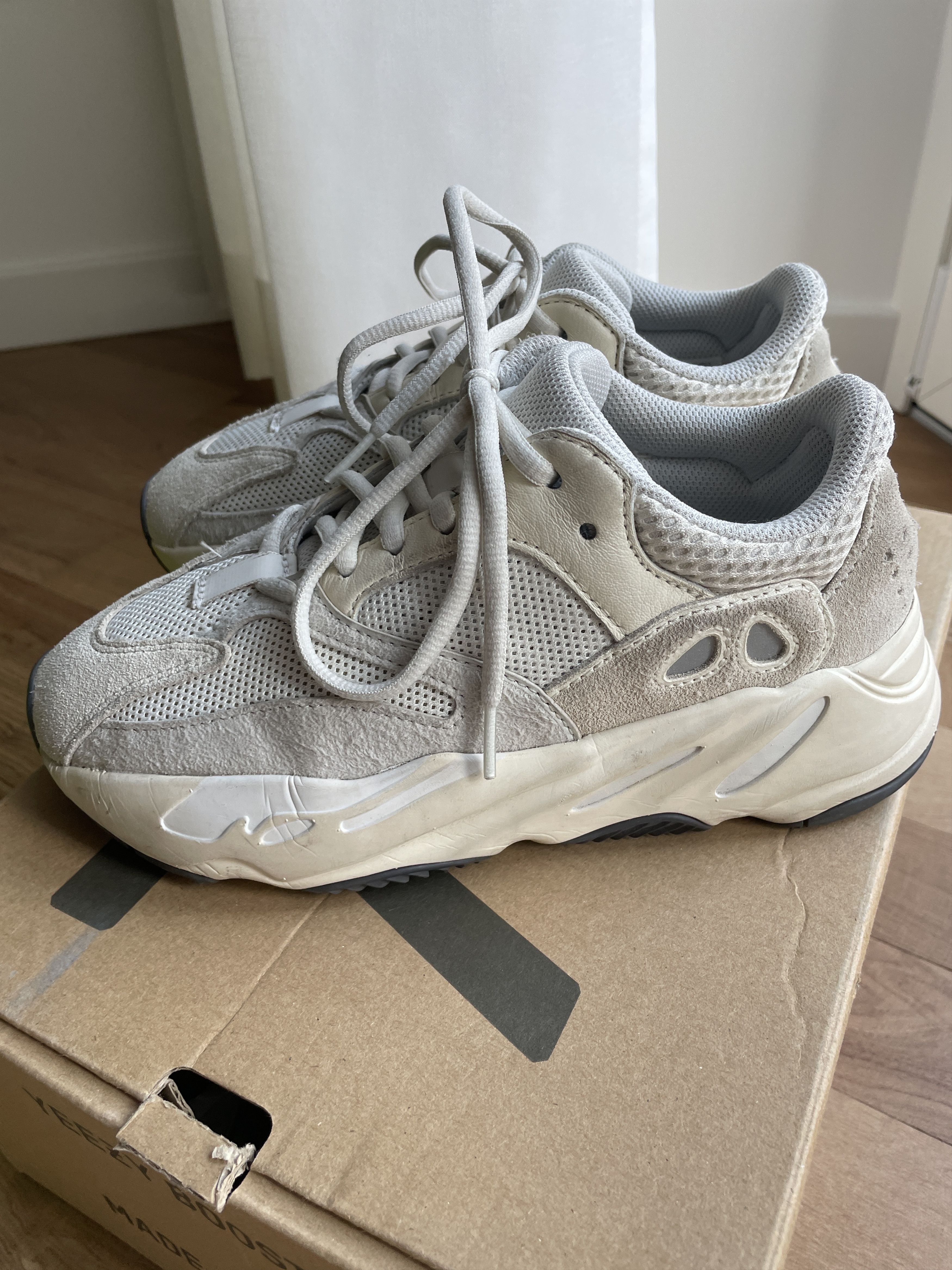 Yeezy Adidas Yeezy Boost 700 Size US 5 / EU 37 - 3 Thumbnail