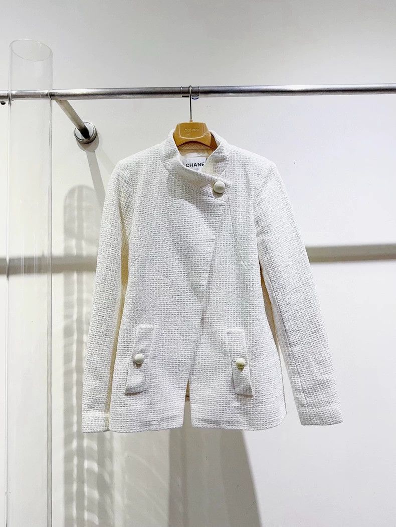 Chanel Chanel Cream White Jacket for Women - dmc Size US M / EU 48-50 / 2 - 1 Thumbnail