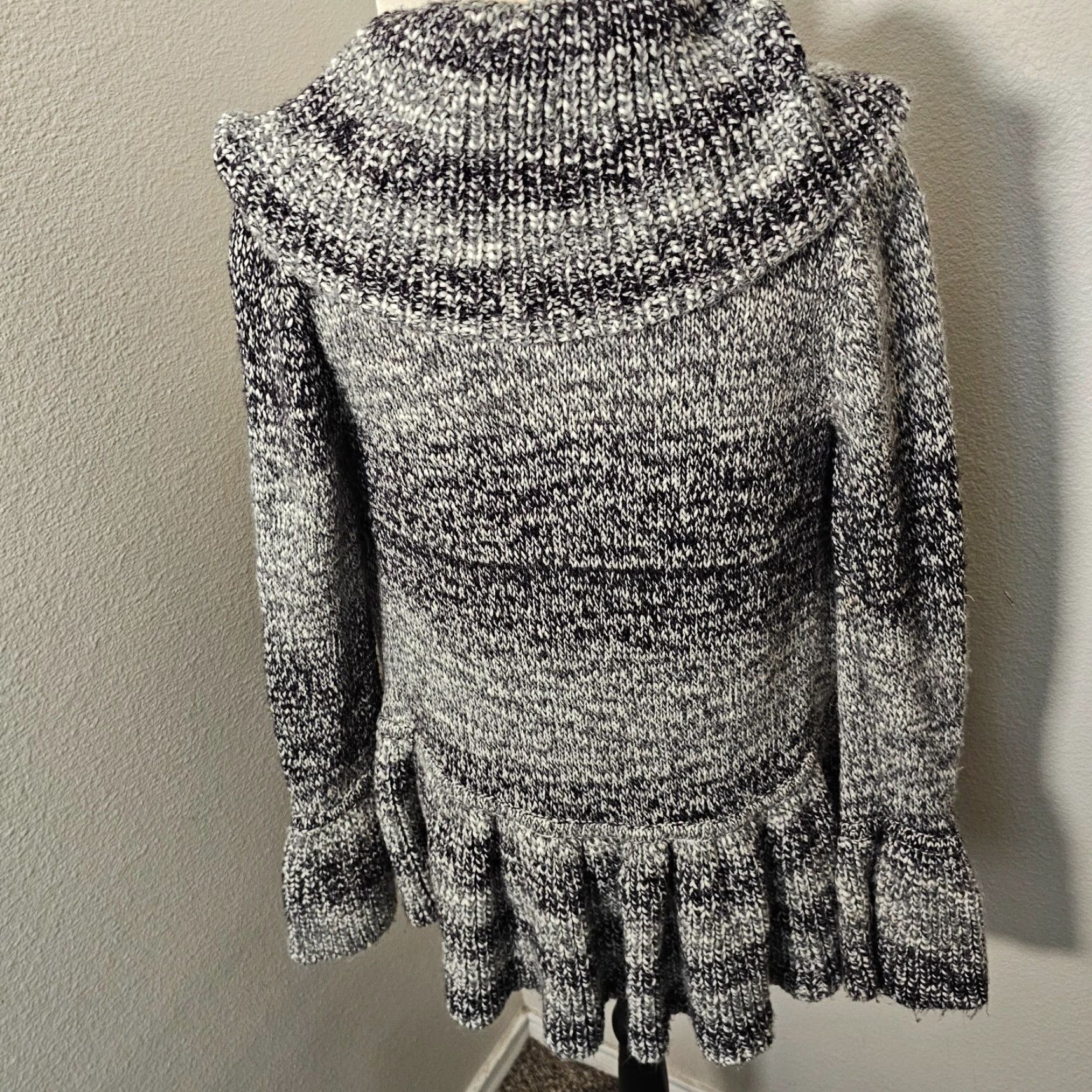 White House Black Market White House Black Market Cardigan Wool Blend Chunky Knit Sweater Size S Gray Bell Sleeve Knit Ruffle, Regular Womens, Solid, Sweater Size S / US 4 / IT 40 - 3 Thumbnail