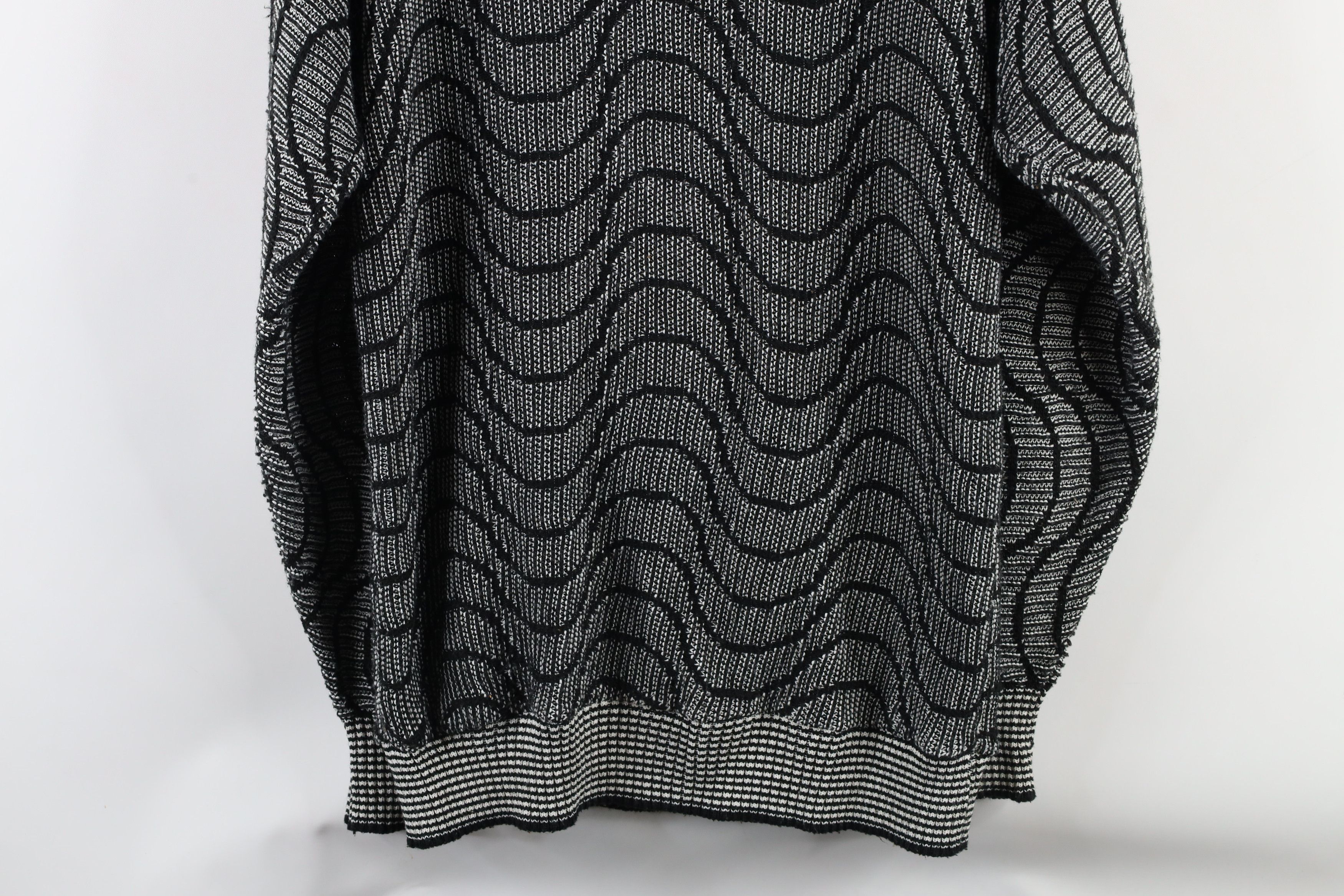 Vintage Vintage 90s Streetwear Wavy Ribbed Knit Crewneck Sweater USA Size US L / EU 52-54 / 3 - 11 Thumbnail