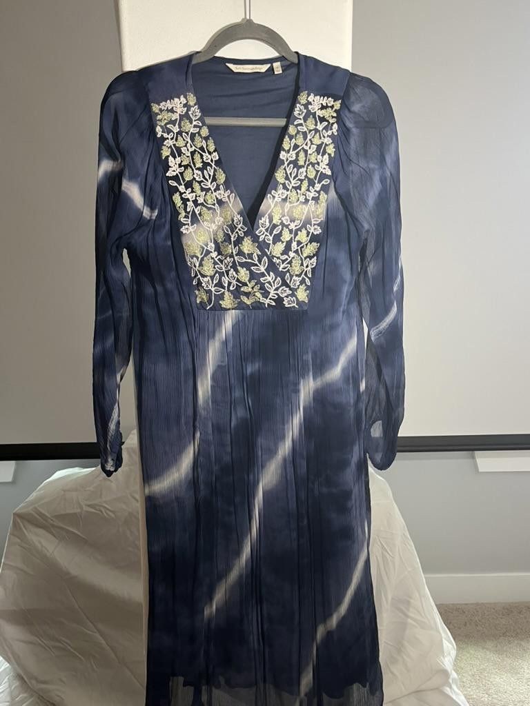Designer Soft Surroundings Elegant Long Dress with Embroidery Size M / US 6-8 / IT 42-44 - 1 Thumbnail