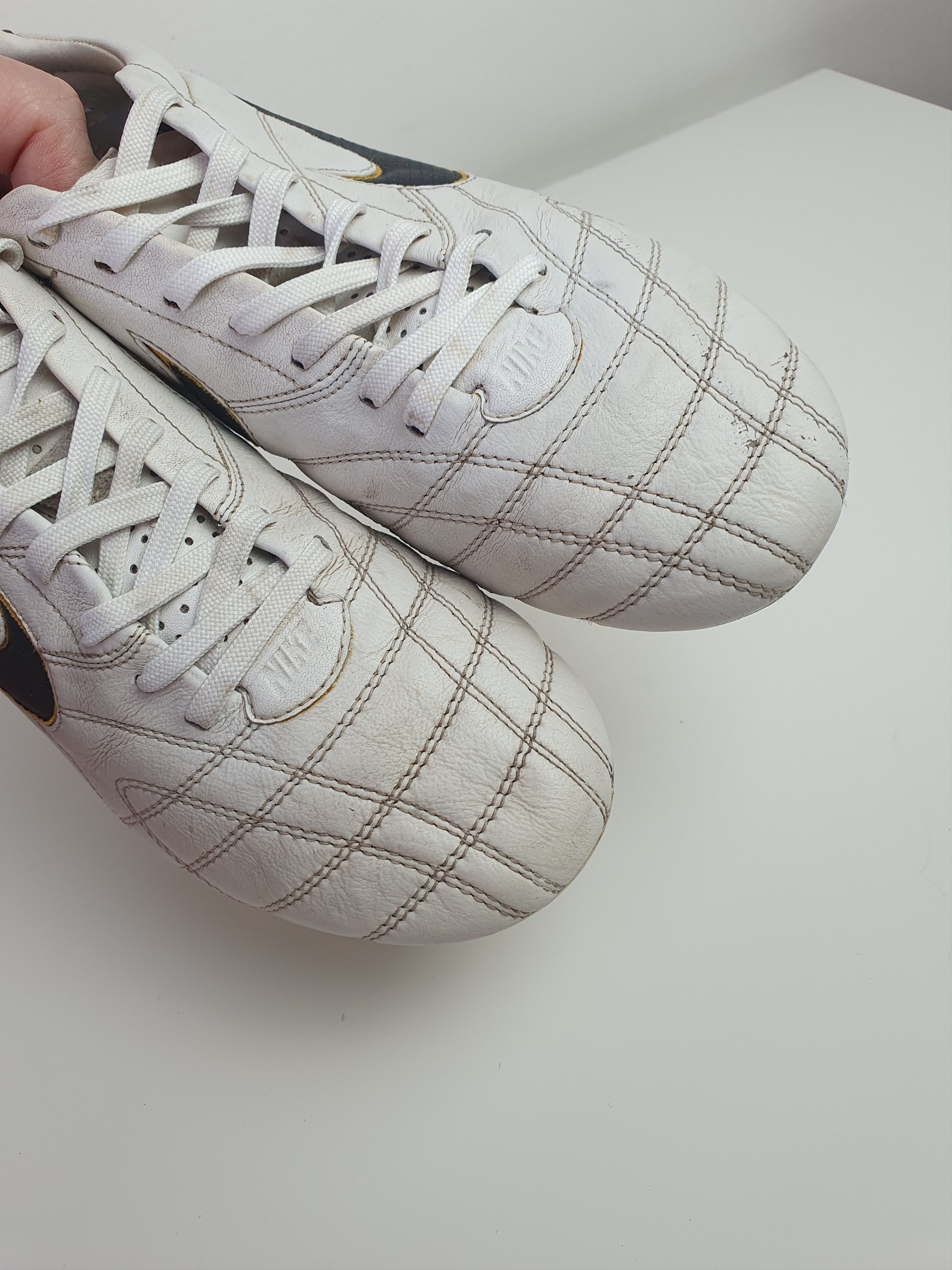 Nike Football Boots Rare Nike Tiempo Legend Size UK8 White Size US 9 / EU 42 - 14 Thumbnail