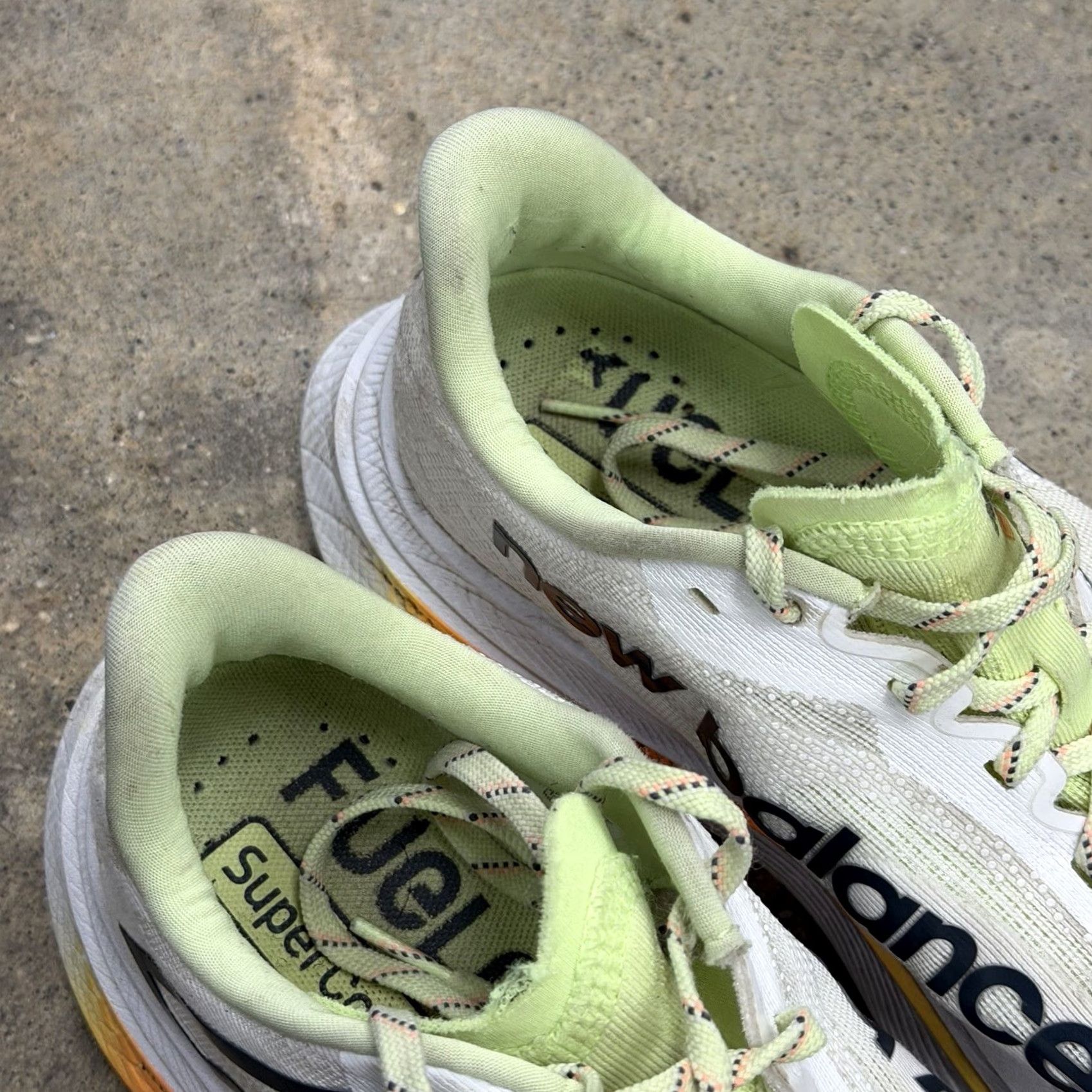 New Balance New Balance FuelCell SuperComp Trainer V2 Mens 7 White WRCXCA3 STAINS Sneaker Size US 7 / EU 40 - 5 Thumbnail