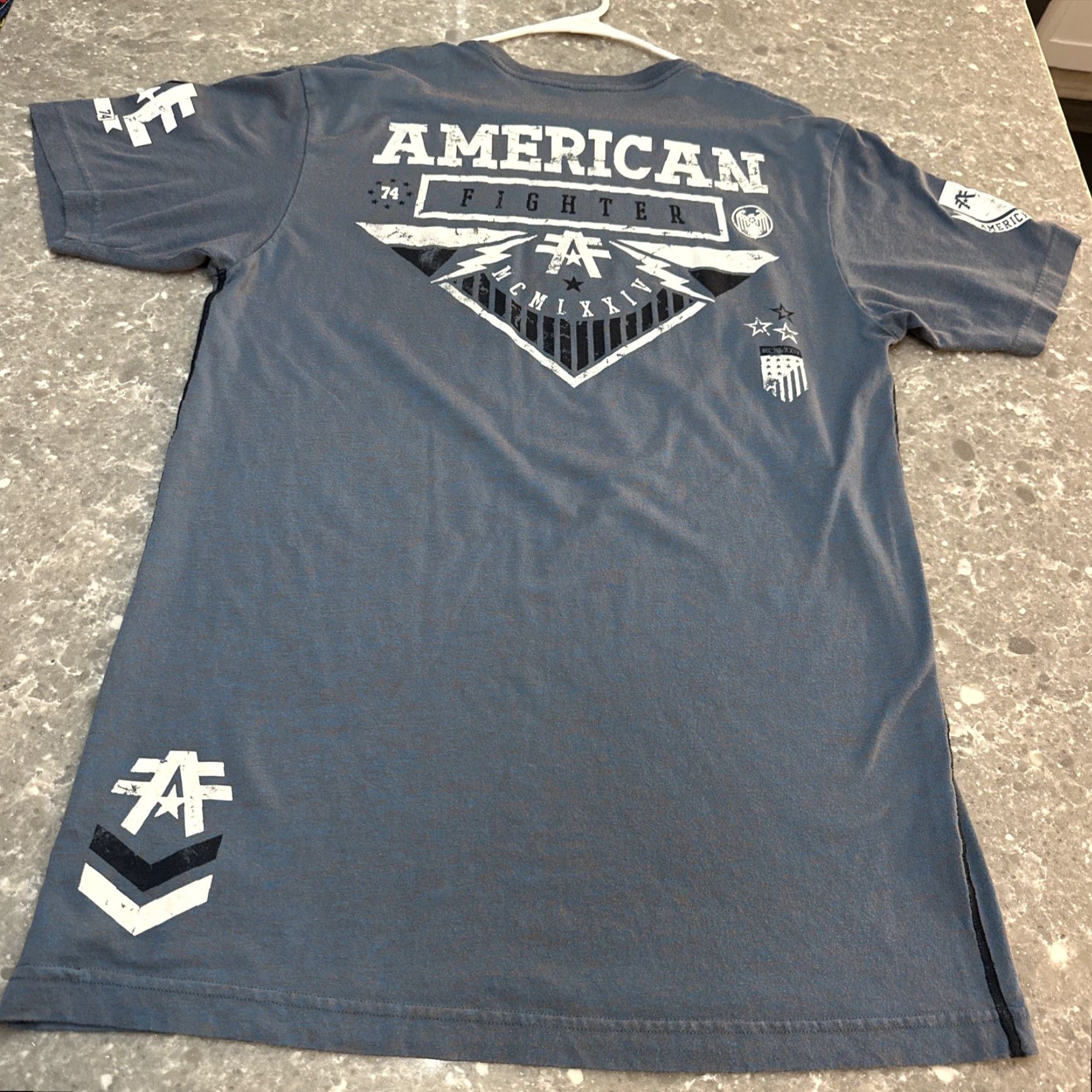 Vintage American Fighter Buckle Mens Tee Shirt XL Blue MMA UFC Distressed Look Shirt Mens XL Blue Graphic Print 90s? Size US XL / EU 56 / 4 - 2 Thumbnail