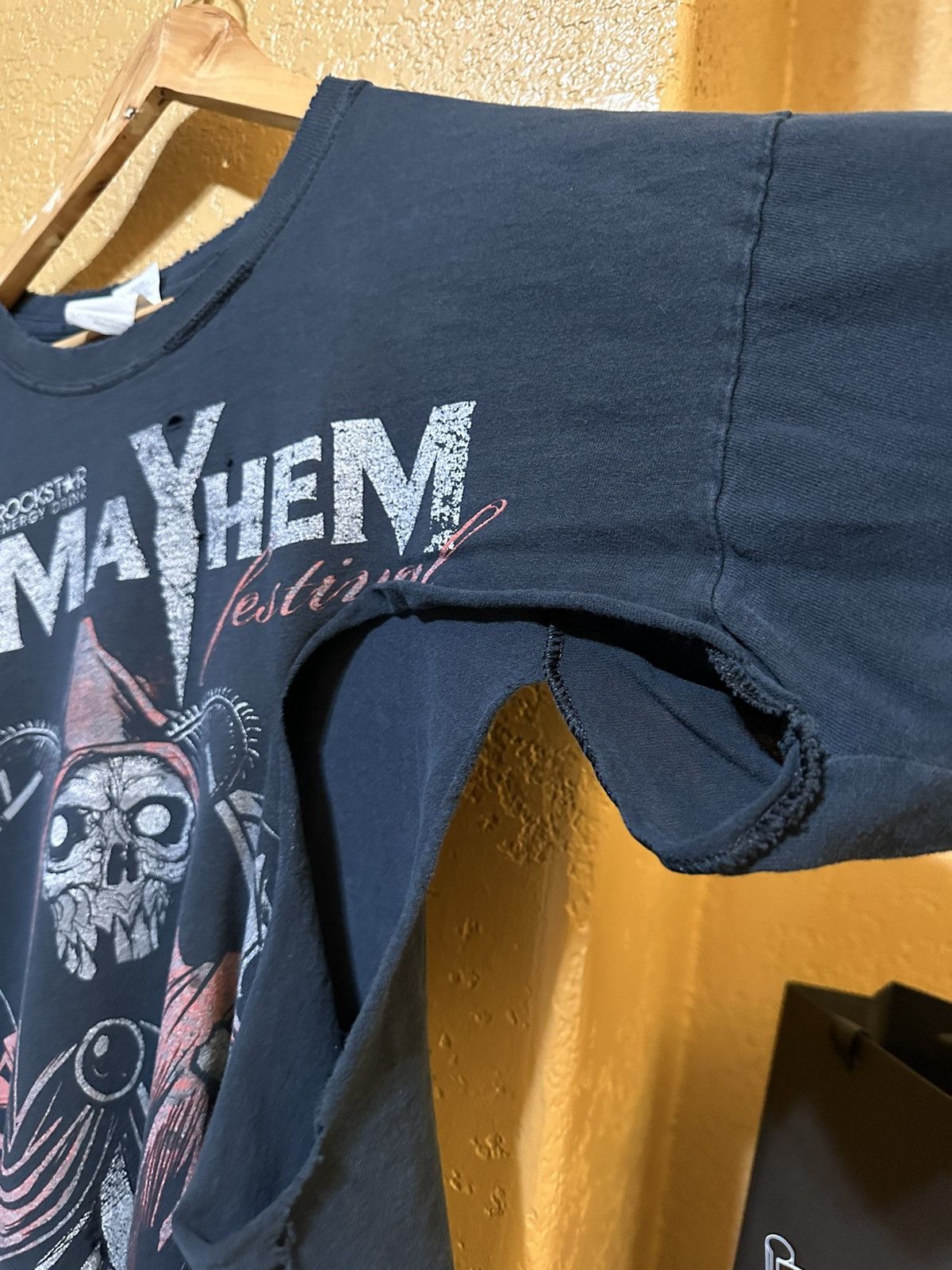 4GSELLER × Band Tees × Vintage THRASHED Vintage Mayhem Festival Rockstar Tee Size US L / EU 52-54 / 3 - 5 Thumbnail