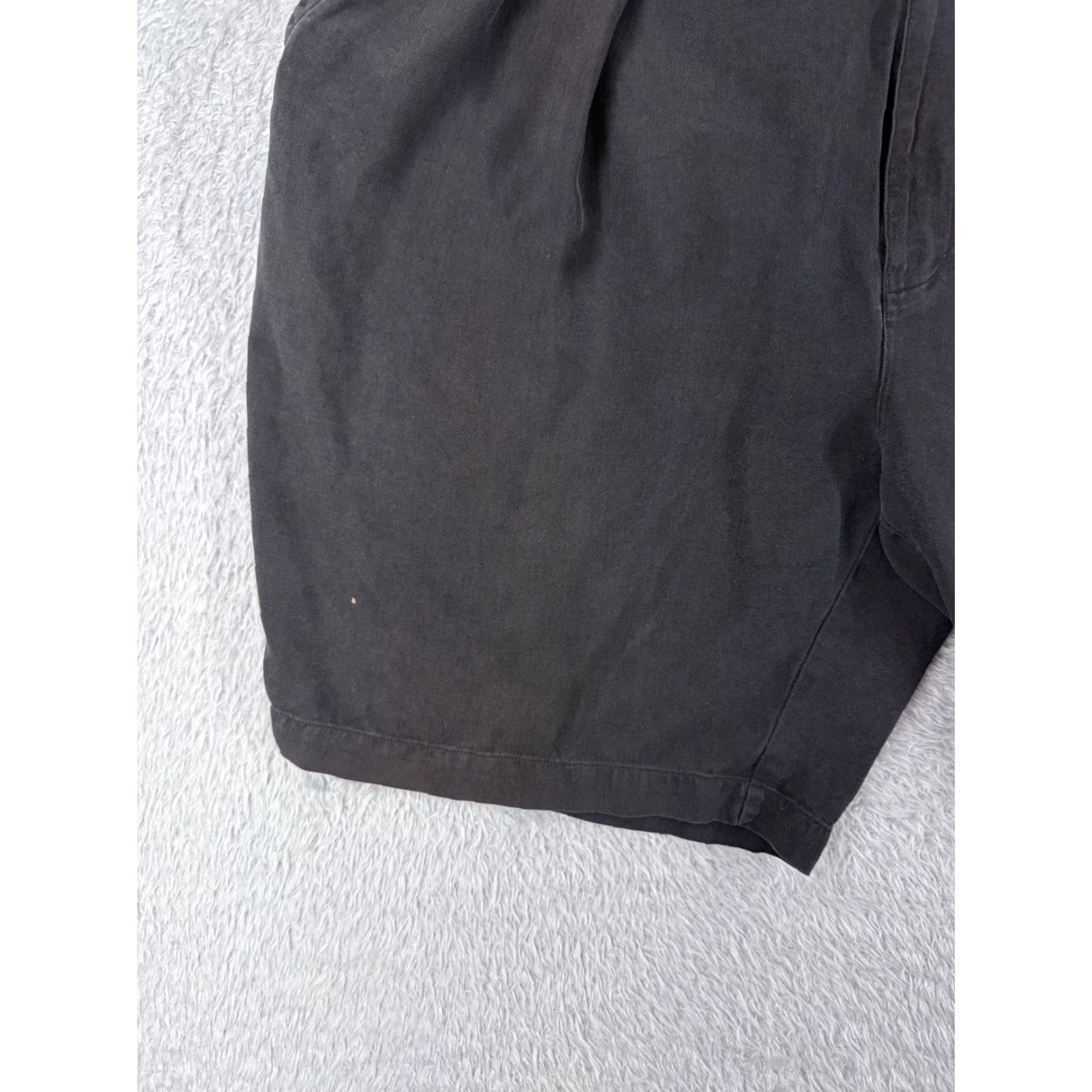 Tommy Bahama Tommy Bahama Bermuda Shorts Men 40 Black Pleated Silk Herringbone Quick Dry Cargo Pocket Adult Regular waist 40 Size US 40 / EU 56 - 3 Thumbnail