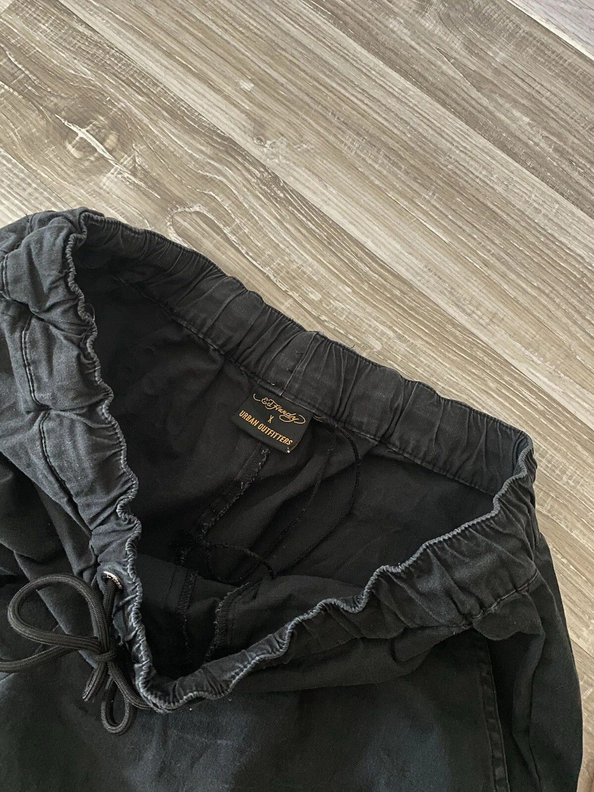 Ed Hardy Ed hardy x UO exclusive black cargo pants Sz L Women Size 30" / US 8 / IT 44 - 8 Thumbnail