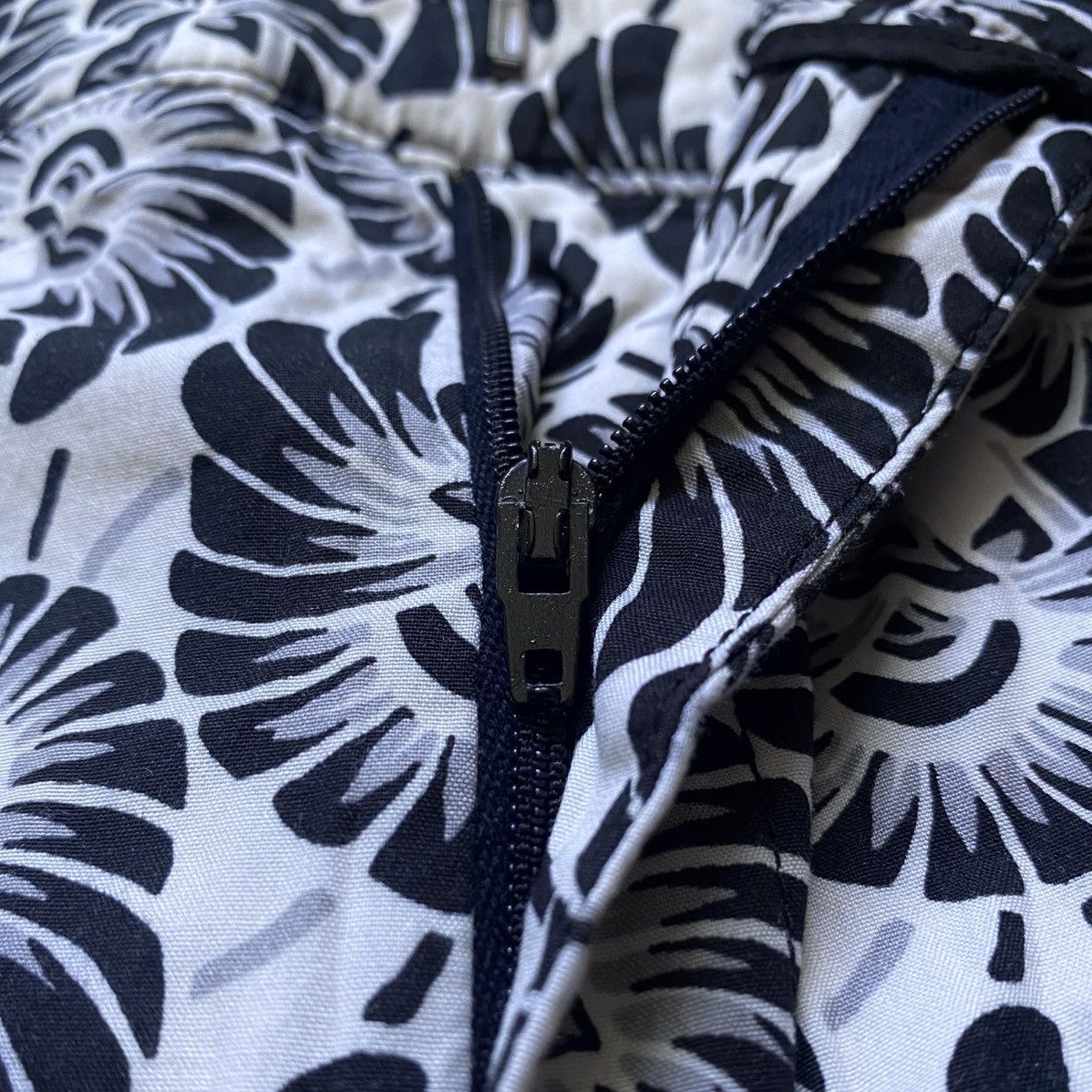Prada Womens Prada 2016 Full Printed Floral Print Stretch Trousers Size 27" / US 4 / IT 40 - 9 Thumbnail