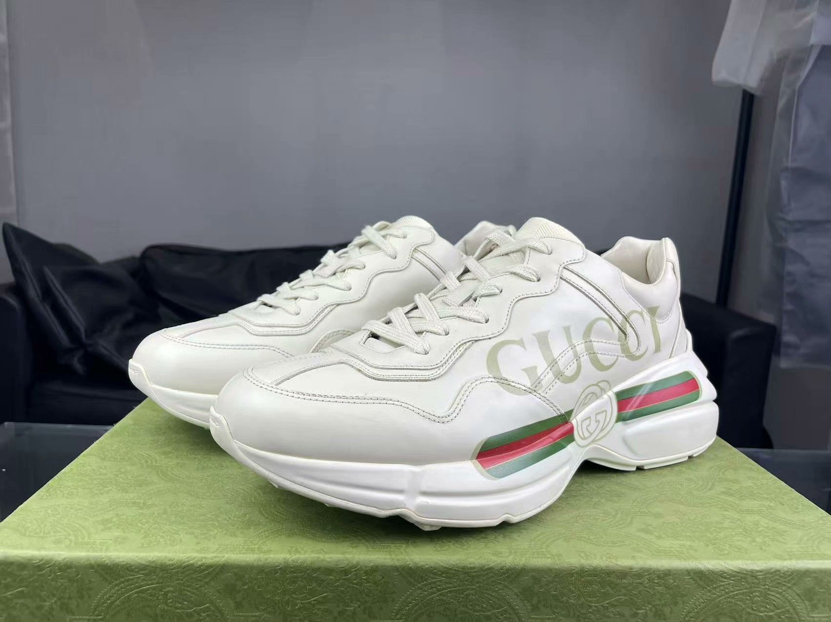 Gucci Gucci Printed Lowtop Sneakers 42 Men Size US 9 / EU 42 - 1 Thumbnail