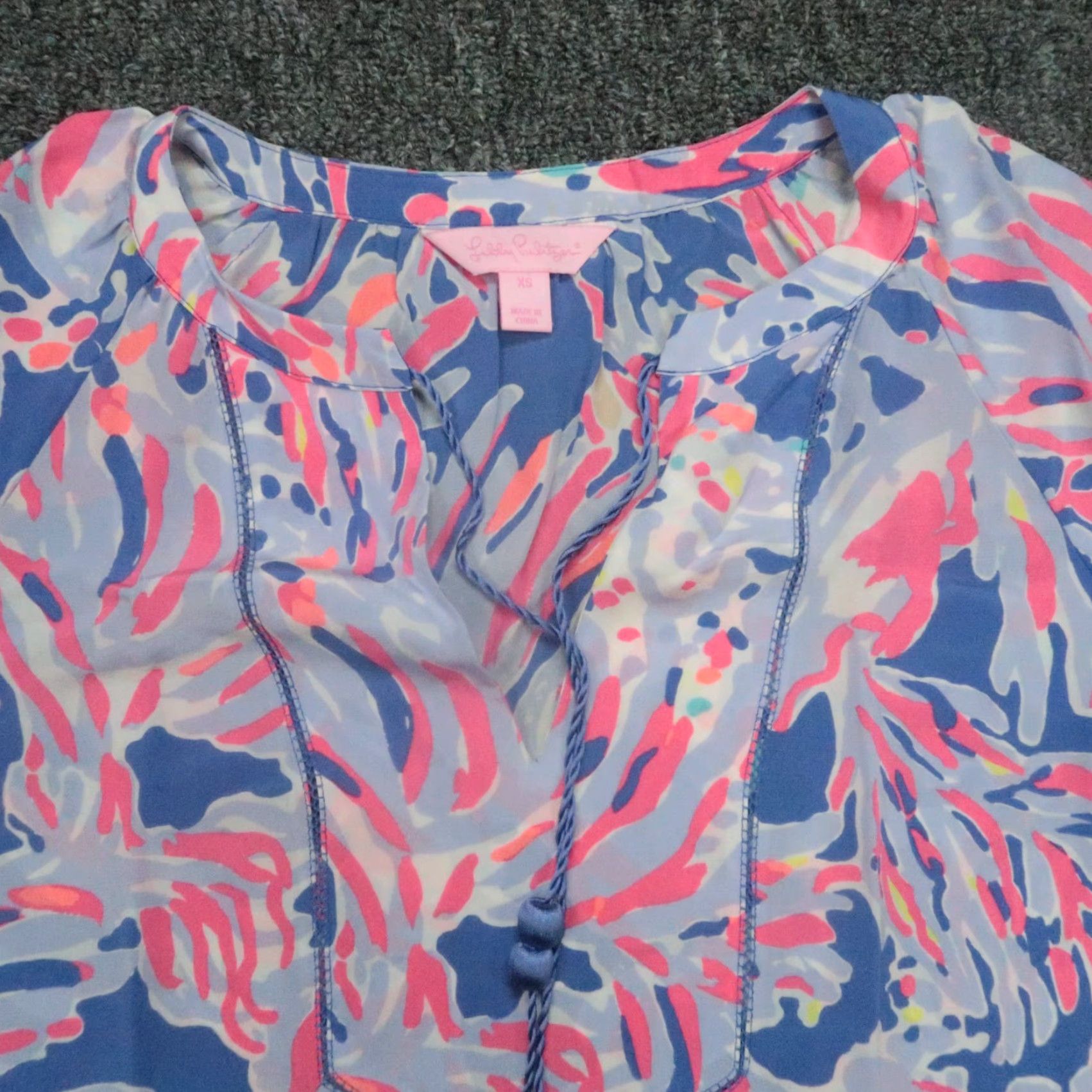 Lilly Pulitzer VINTAGE Lilly Pulitzer Shirt Womens XS Pink Blue Saria Silk Tasseled Top Simply Chic Size XS / US 0-2 / IT 36-38 - 2 Thumbnail