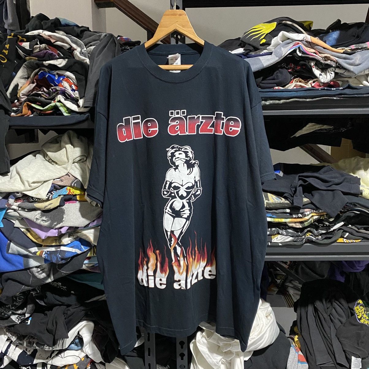 Band Tees VINTAGE Y2K DIE ÄRZTE T-SHIRT Size US XXL / EU 58 / 5 - 1 Thumbnail