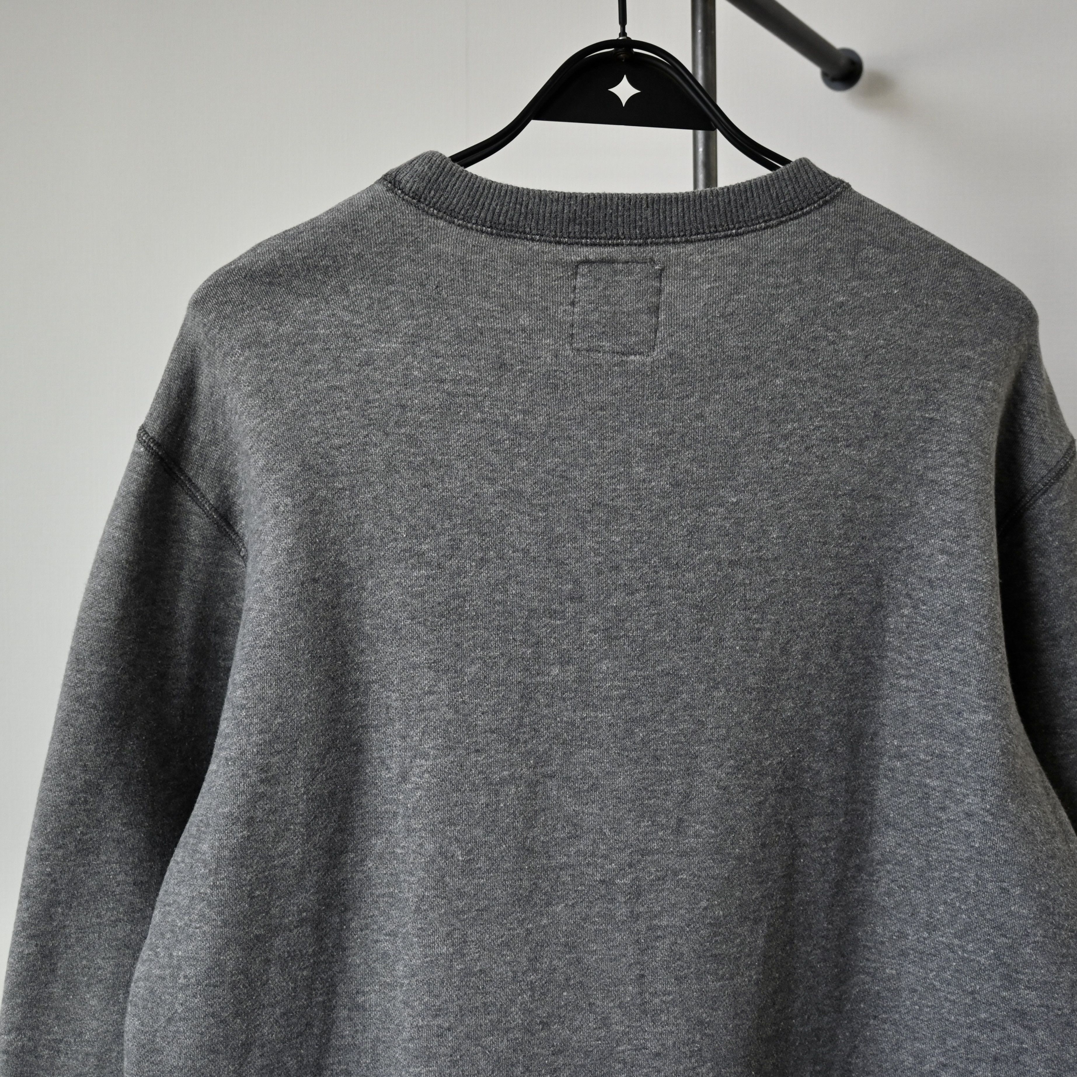 uniform experiment Uniform Experiment script crewneck sweatshirt, made in Japan Size US L / EU 52-54 / 3 - 3 Thumbnail