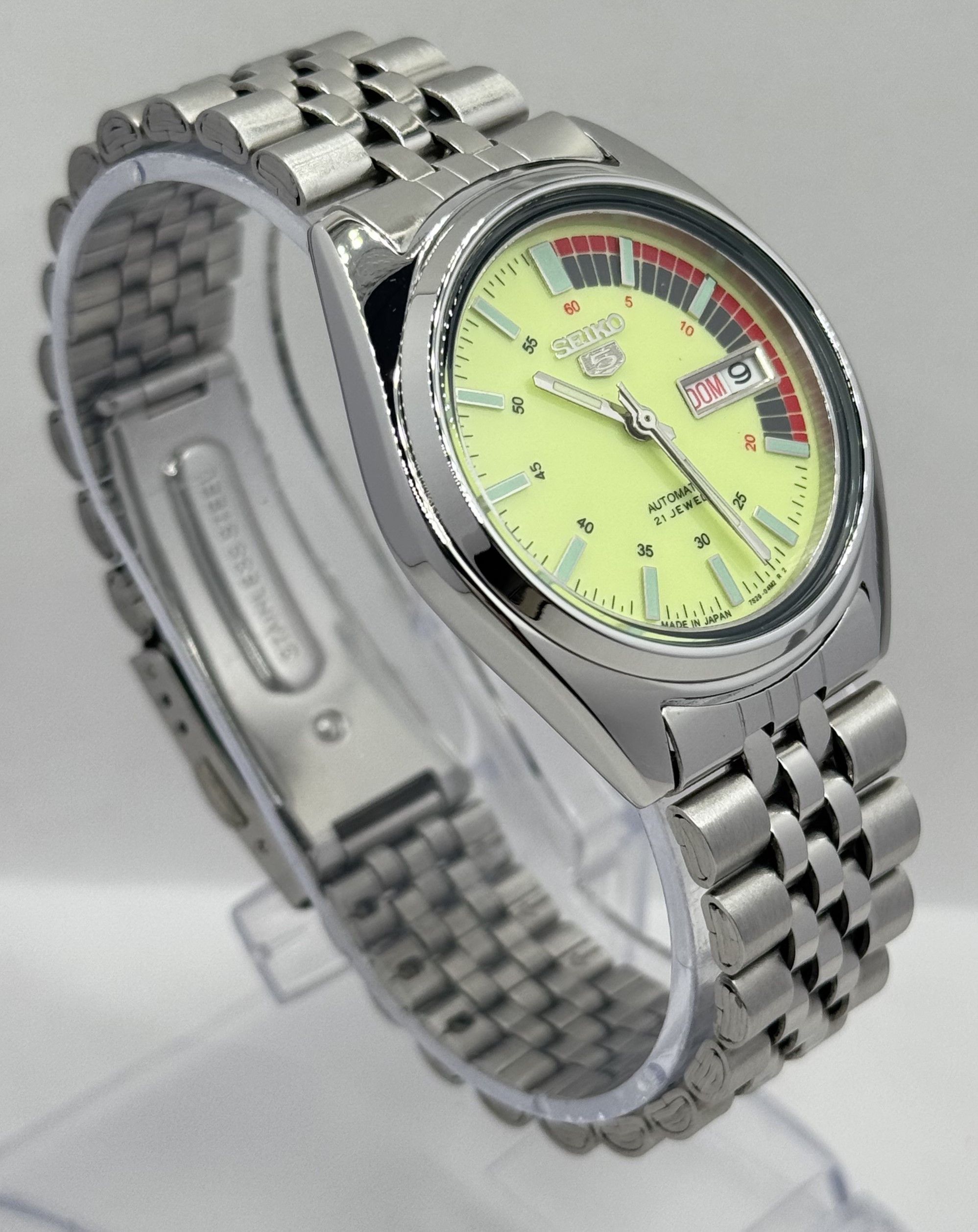 Seiko Seiko 5 Automatic Baton Dial Wrist Watch Day/Date Japan Size 36 - 3 Thumbnail