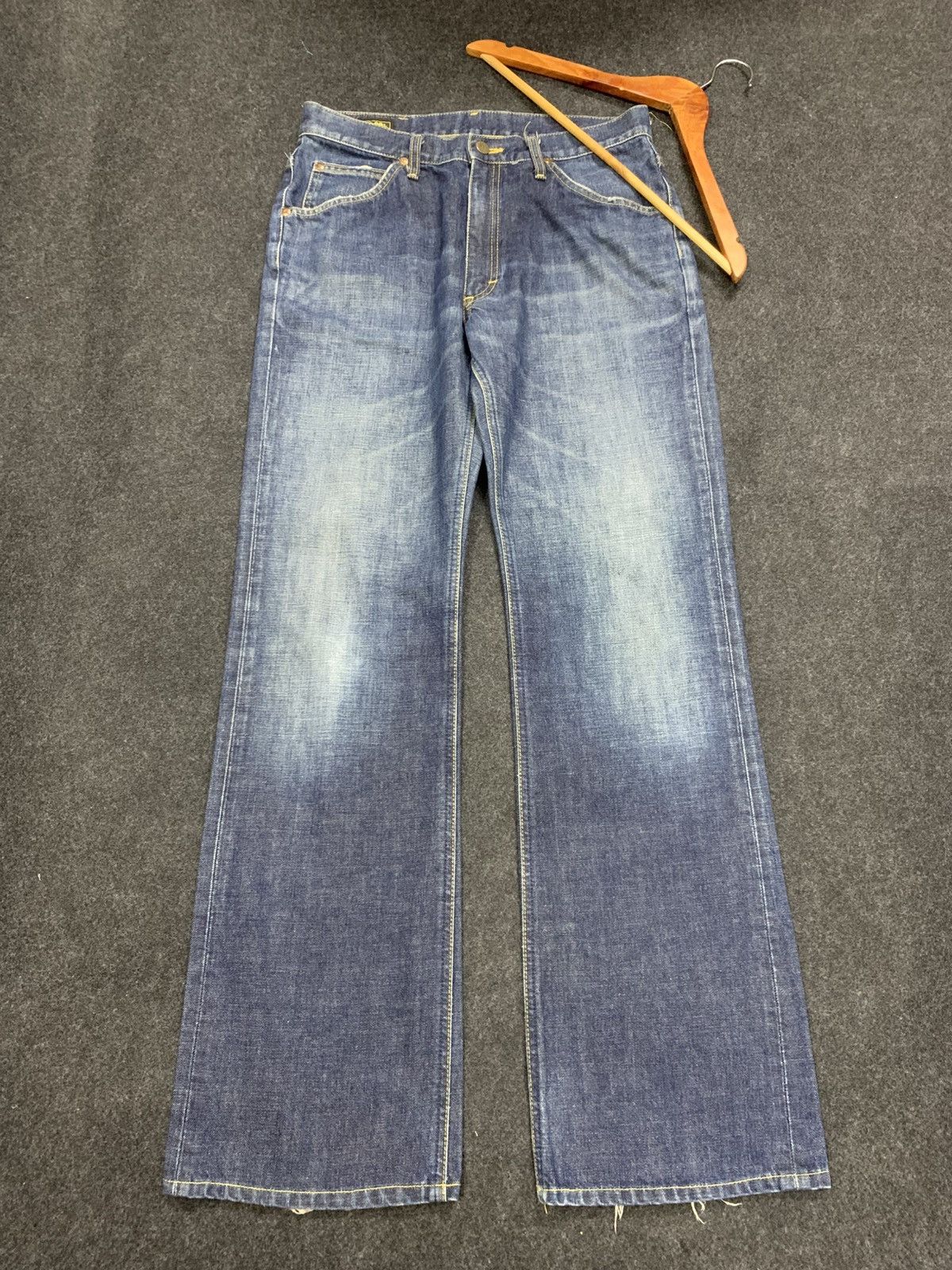 Lee 𝗙𝗟𝗔𝗥𝗘 LEE RIDERS FADE BLUE. Size US 30 / EU 46 - 1 Thumbnail