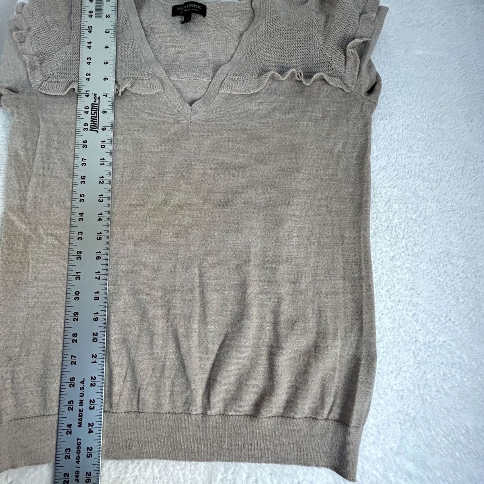 Banana Republic Banana Republic Womens Merino Wool Knit V-Neck Sweater Ruffle Trim Beige Large Size L / US 10 / IT 46 - 7 Thumbnail