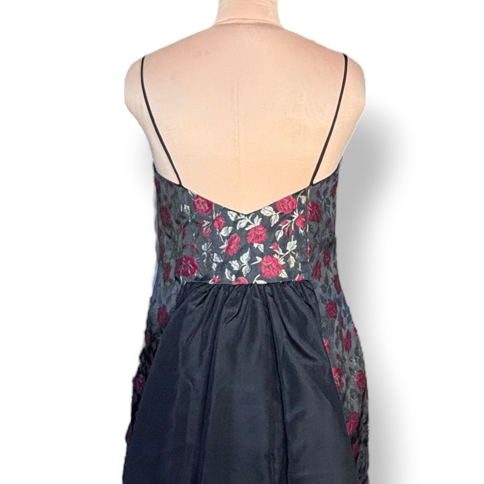 Jessica McClintock Jessica McClintock Gunne Sax Rose Brocade Gown Black Red Size M / US 6-8 / IT 42-44 - 7 Thumbnail