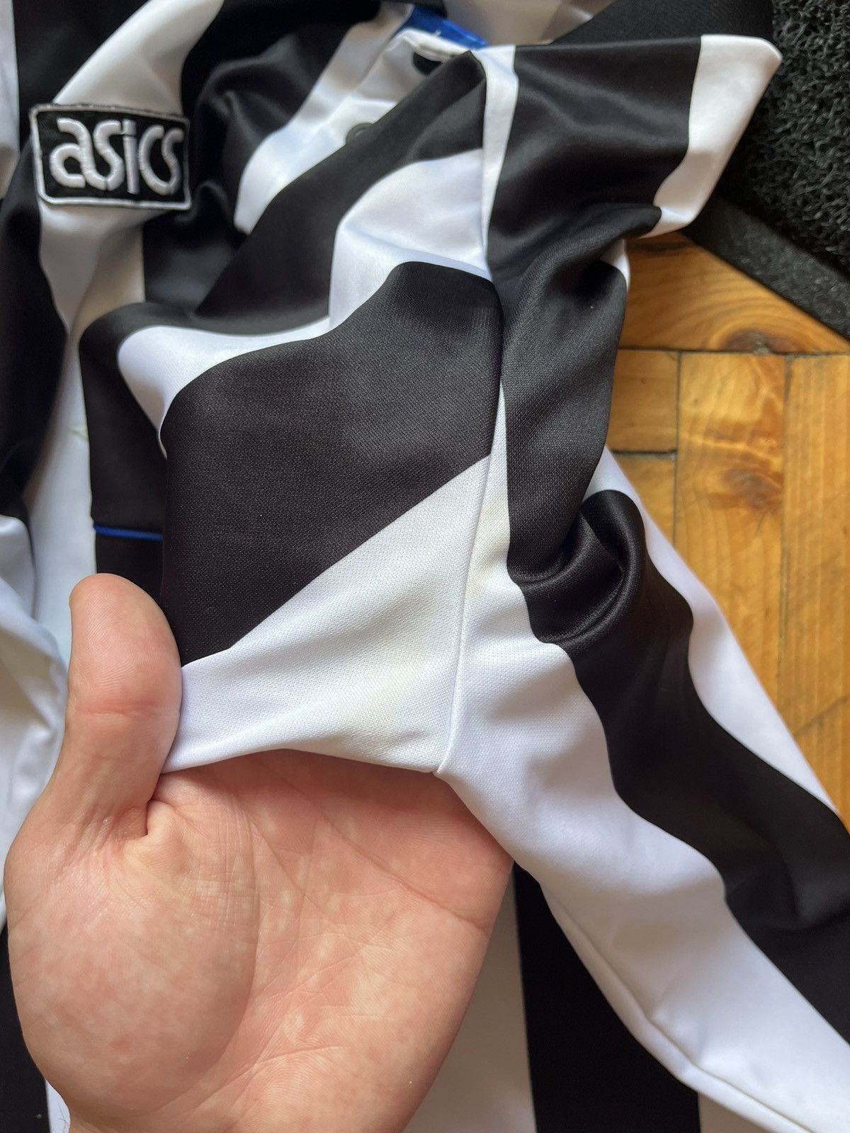 Asics Newcastle United 1993-1995 Home Football Asics Soccer Jersey Size US M / EU 48-50 / 2 - 9 Thumbnail