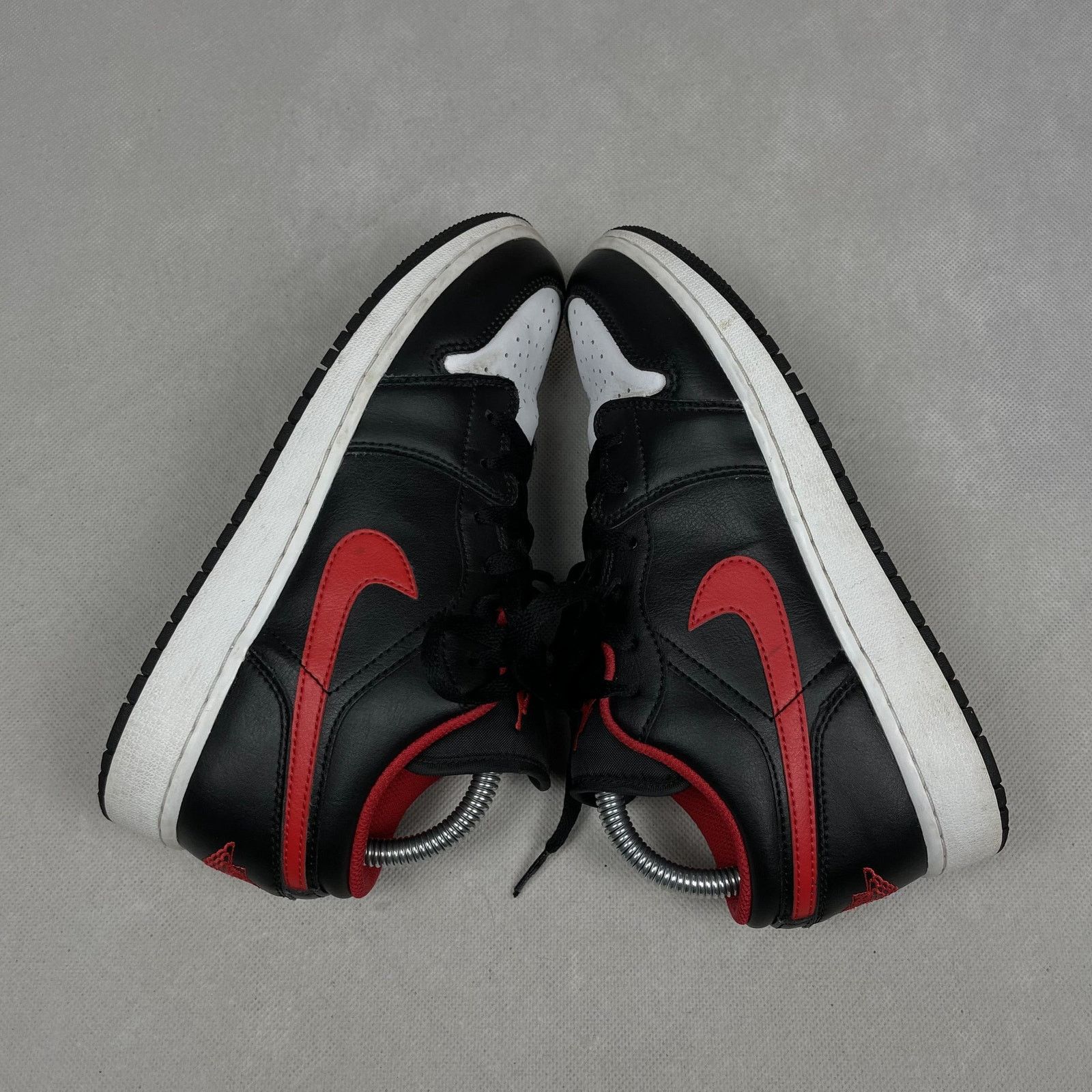 Jordan Brand × Nike Nike Air Jordan 1 Low GS 553560-063 Black Red Sneakers 6.5Y Size US 6.5 / EU 39-40 - 3 Thumbnail