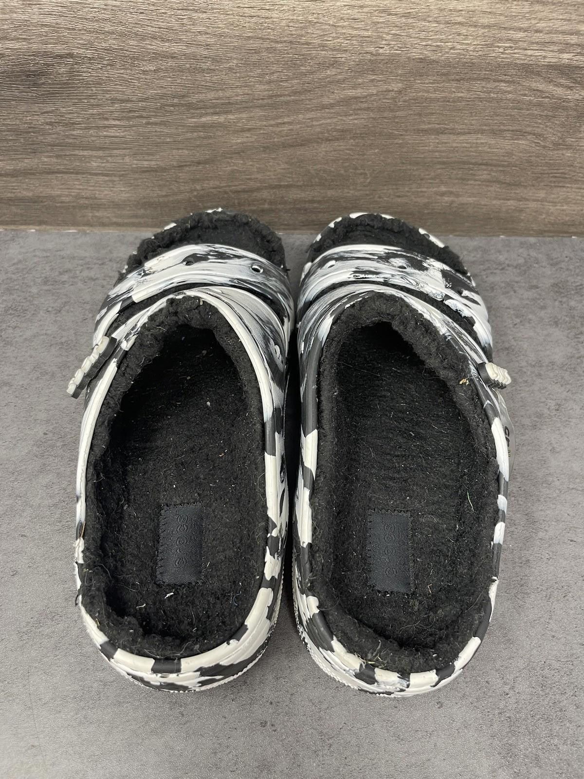 Crocs Crocs Classic Cozzzy Sandals Womens Size 8 Black White Size US 8 / IT 38 - 6 Thumbnail