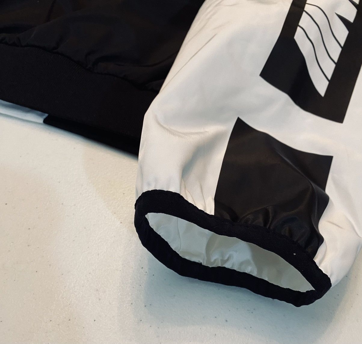 BMW BMW OEM M Motorsport Women's Jacket XL Windbreaker New Size XL / US 12-14 / IT 48-50 - 9 Thumbnail