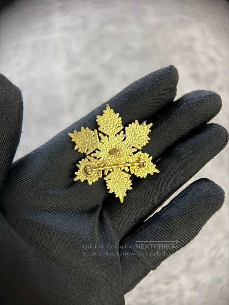 Chanel Chanel Gold Snowflake Brooch. Size ONE SIZE - 2 Thumbnail