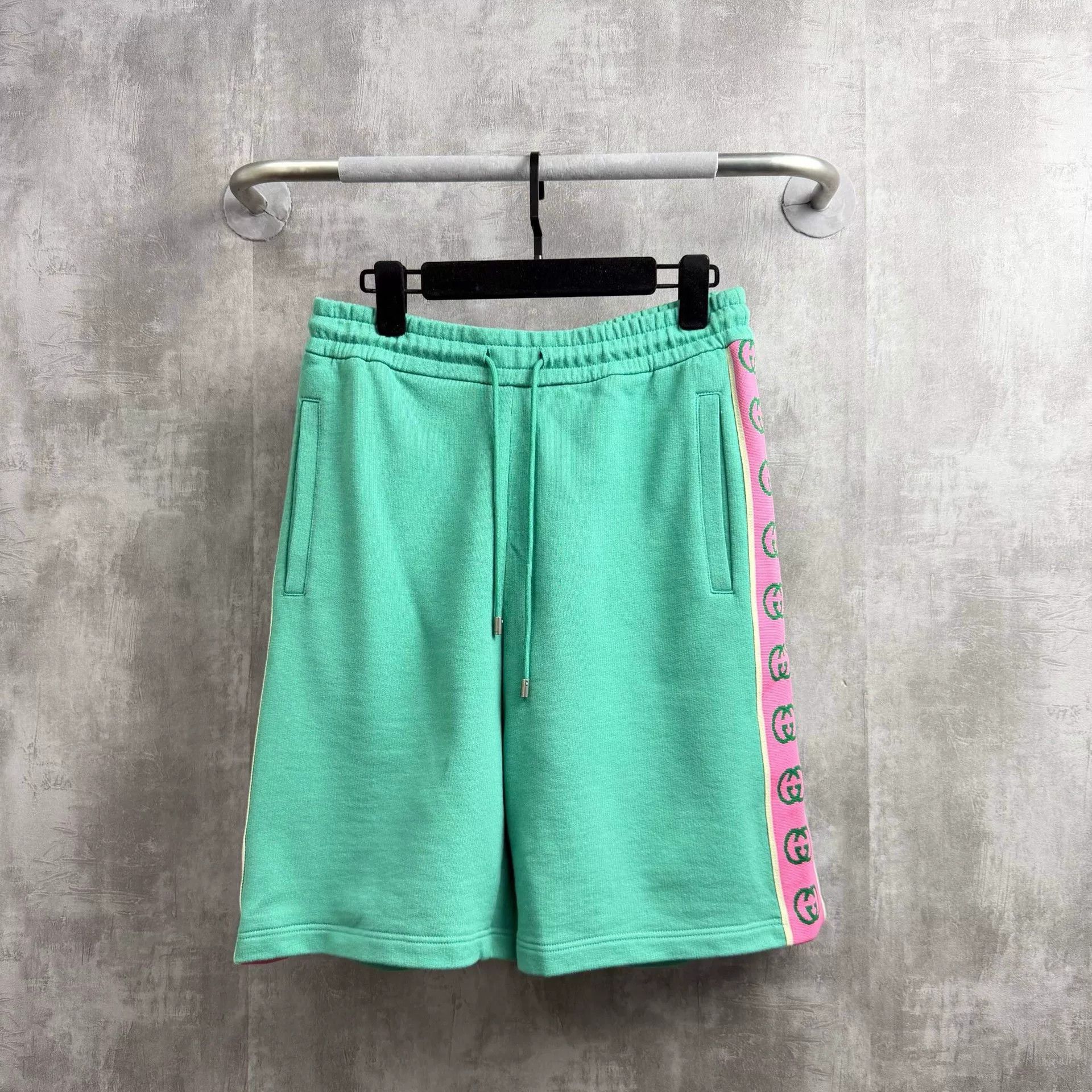 Gucci Gucci Mint Green Pineapple Logo Shorts Size US 30 / EU 46 - 1 Thumbnail