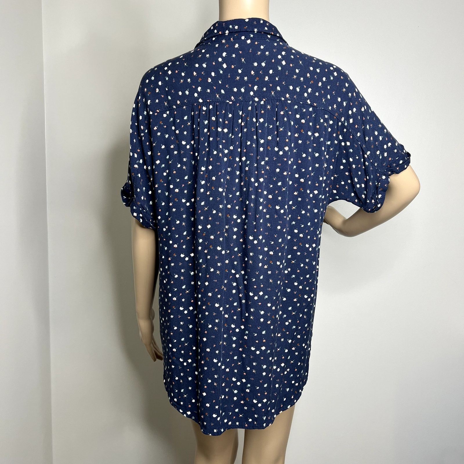 Other Universal Thread Blue Floral Button Down Top Size M / US 6-8 / IT 42-44 - 3 Thumbnail