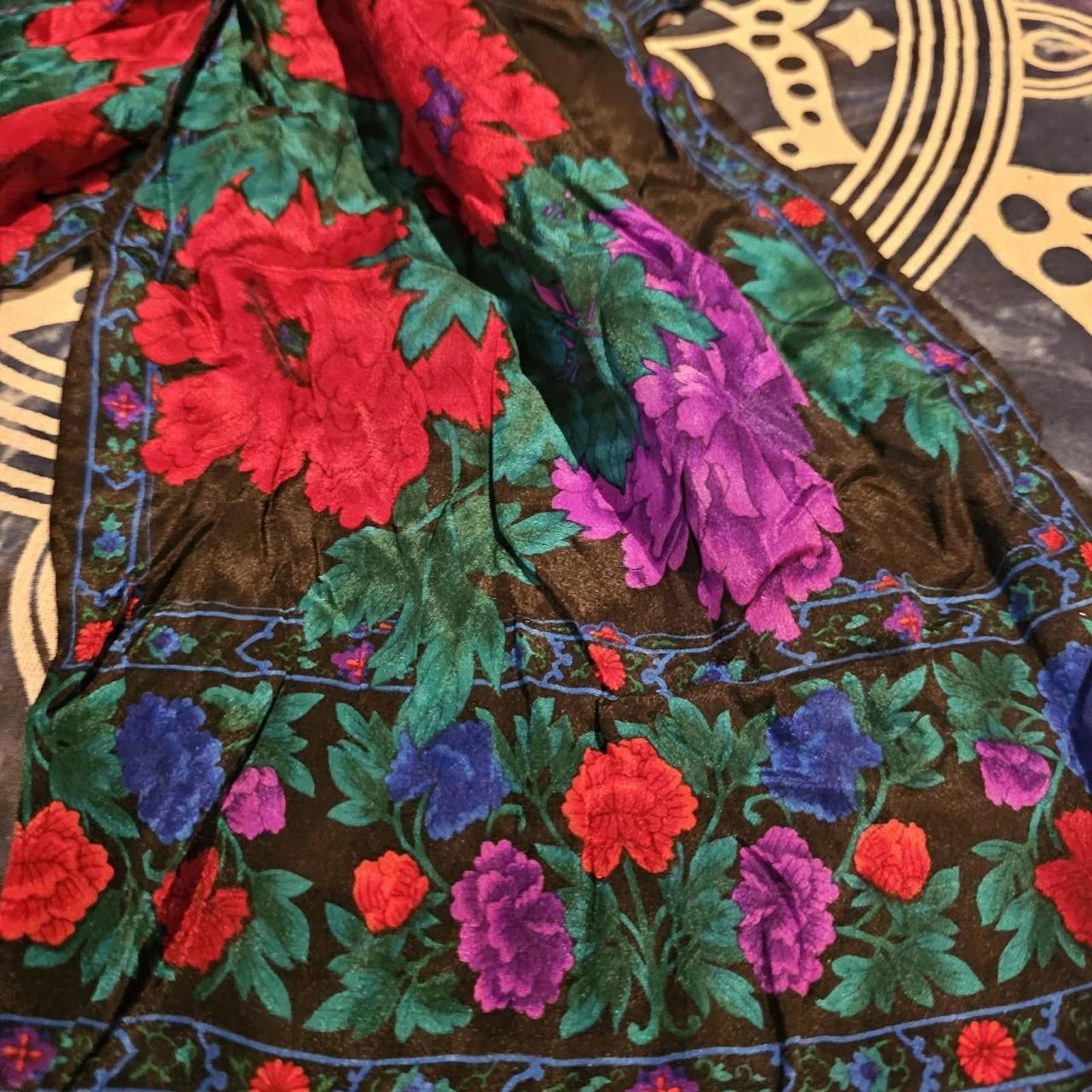 Designer Women's Vintage Silk Floral Scarf Size ONE SIZE - 2 Thumbnail
