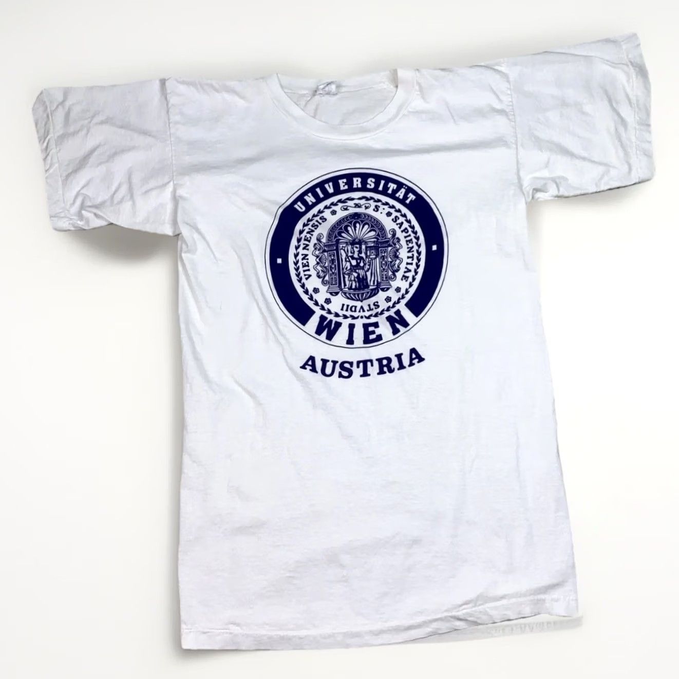 Vintage VINTAGE T-Shirt AUSTRIA UNIVERSITY OF VIENNA Graphic 90s White L Men Crew Neck Short Sleeve / Stitch / Single Stitch / Large-12826 Size US L / EU 52-54 / 3 - 2 Thumbnail