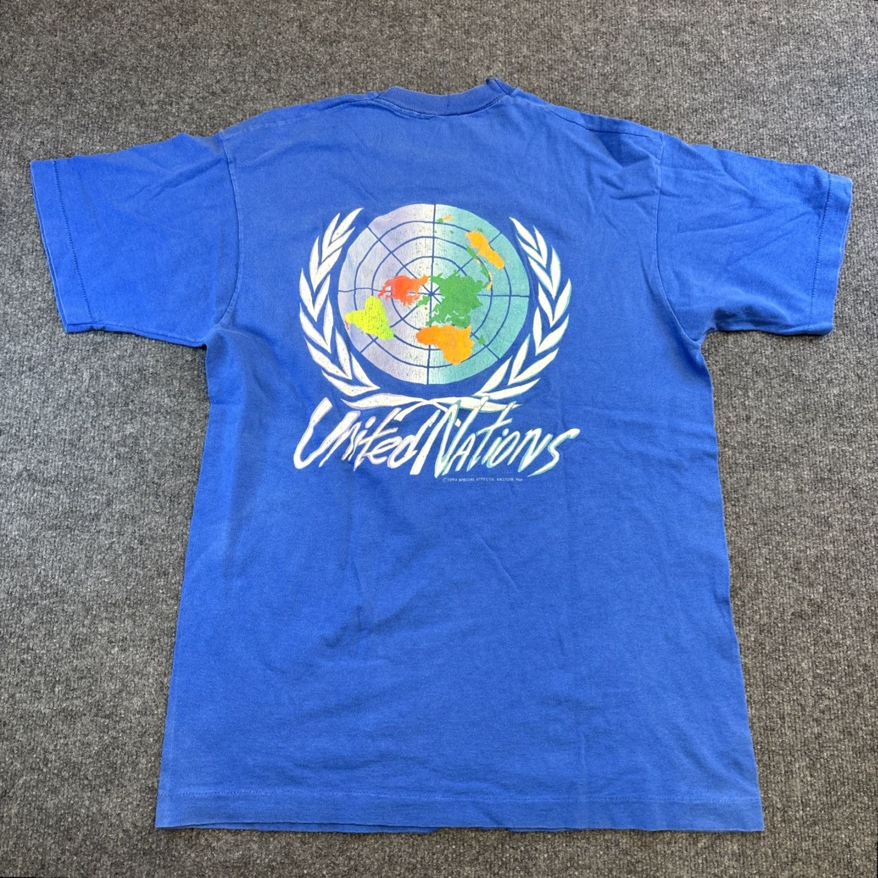 Fruit Of The Loom VINTAGE United Nations UN Map T Shirt Men’s Large Blue Graphic L Mens Shirt Size US L / EU 52-54 / 3 - 6 Thumbnail
