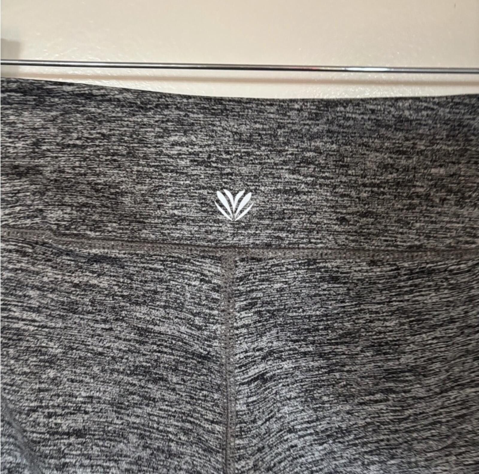 Forever 21 Forever 21 active leggings Size 32" / US 10 / IT 46 - 4 Thumbnail