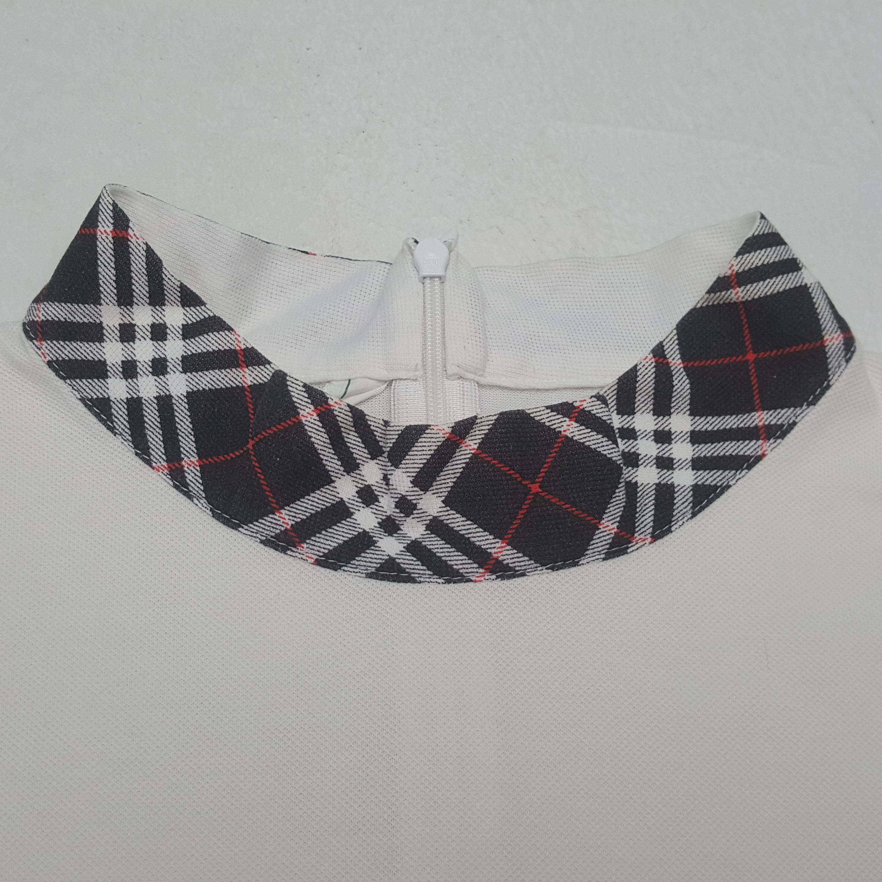 Burberry × Vintage Vintage BURBERRYS Fashion Brand T-shirt C285N4 Size US M / EU 48-50 / 2 - 3 Thumbnail